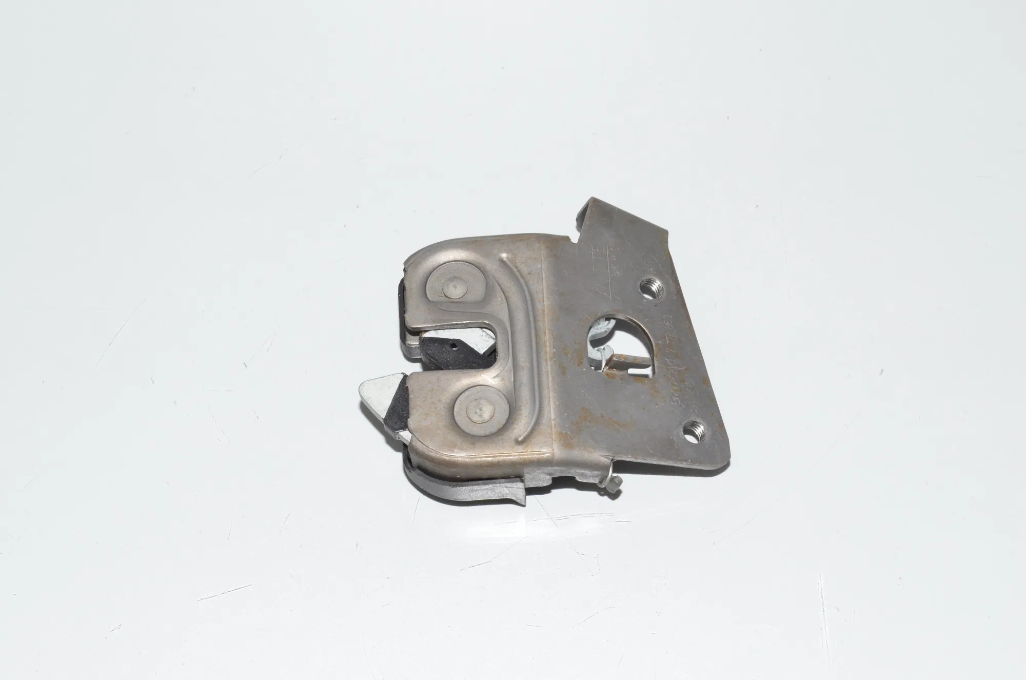 Rear Seat Backrest Lock – OEM 52207112863 · BMW 5 (F10) 530 d 2011 – 3