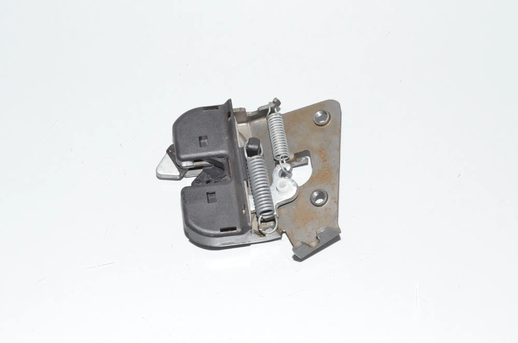 Rear Seat Backrest Lock – OEM 52207112863 · BMW 5 (F10) 530 d 2011