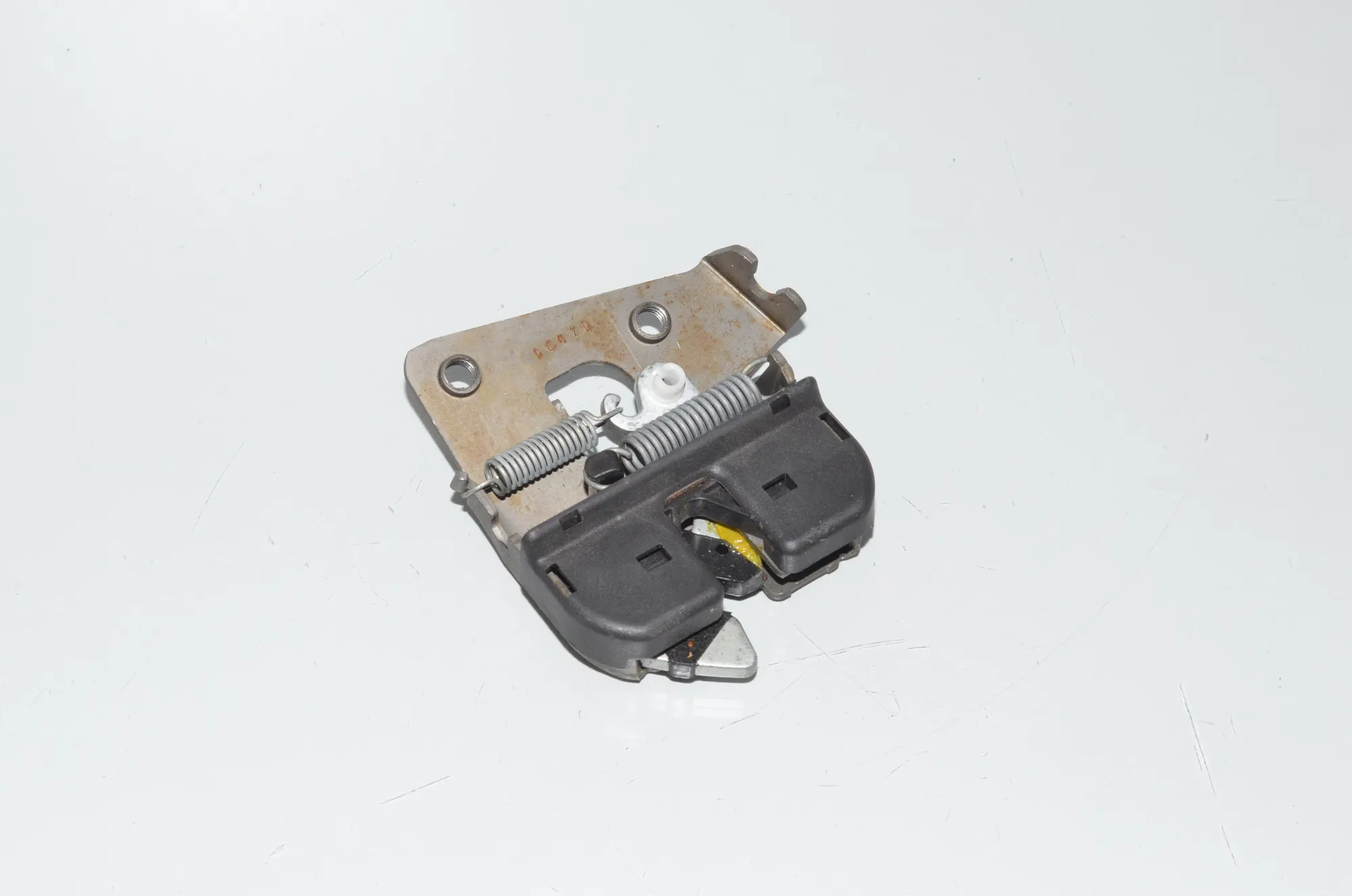 Rear Seat Backrest Lock – OEM 52207112863 · BMW 5 (F10) 530 d 2011 – 2