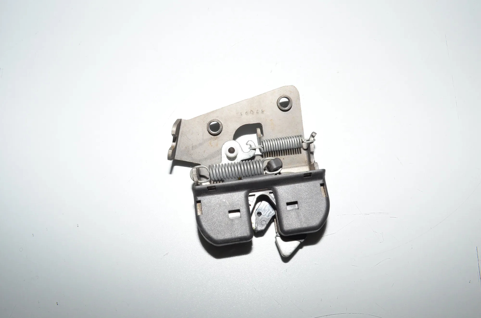 Rear Seat Backrest Lock – OEM 7112864 · BMW 5 (F10) 530 d 2011 – 2