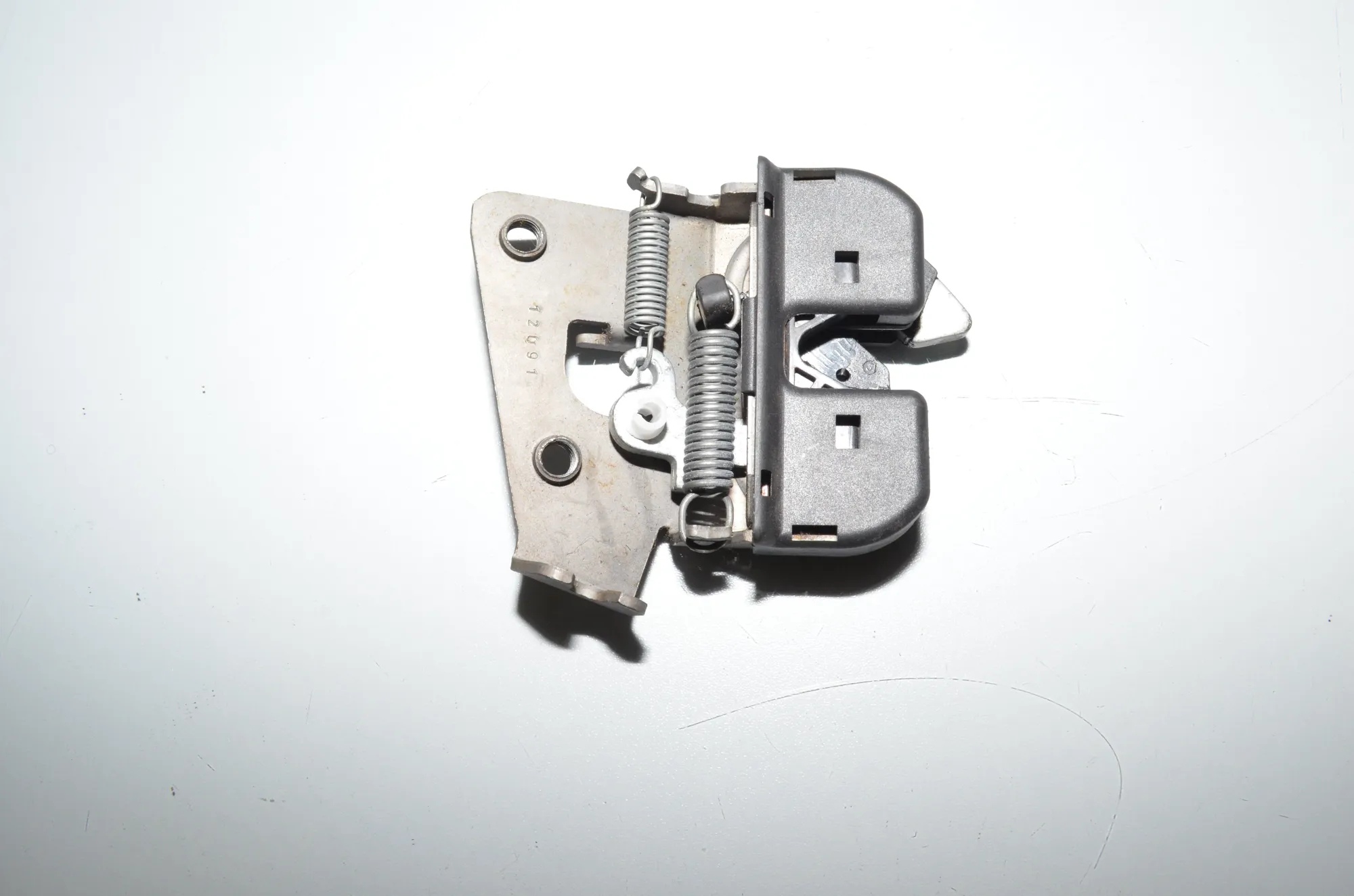 Rear Seat Backrest Lock – OEM 7112864 · BMW 5 (F10) 530 d 2011 – 3