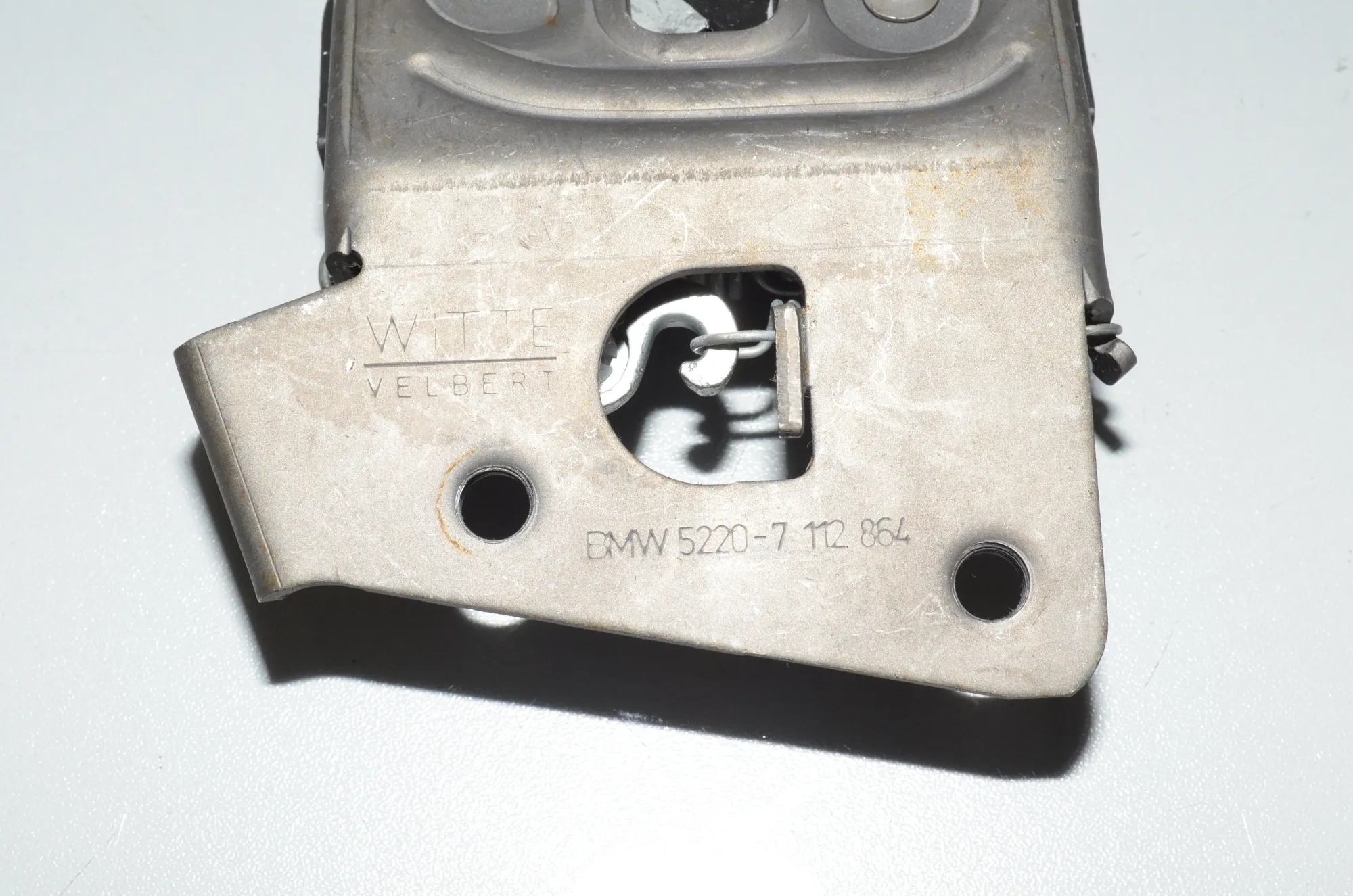 Rear Seat Backrest Lock – OEM 7112864 · BMW 5 (F10) 530 d 2011 – 4