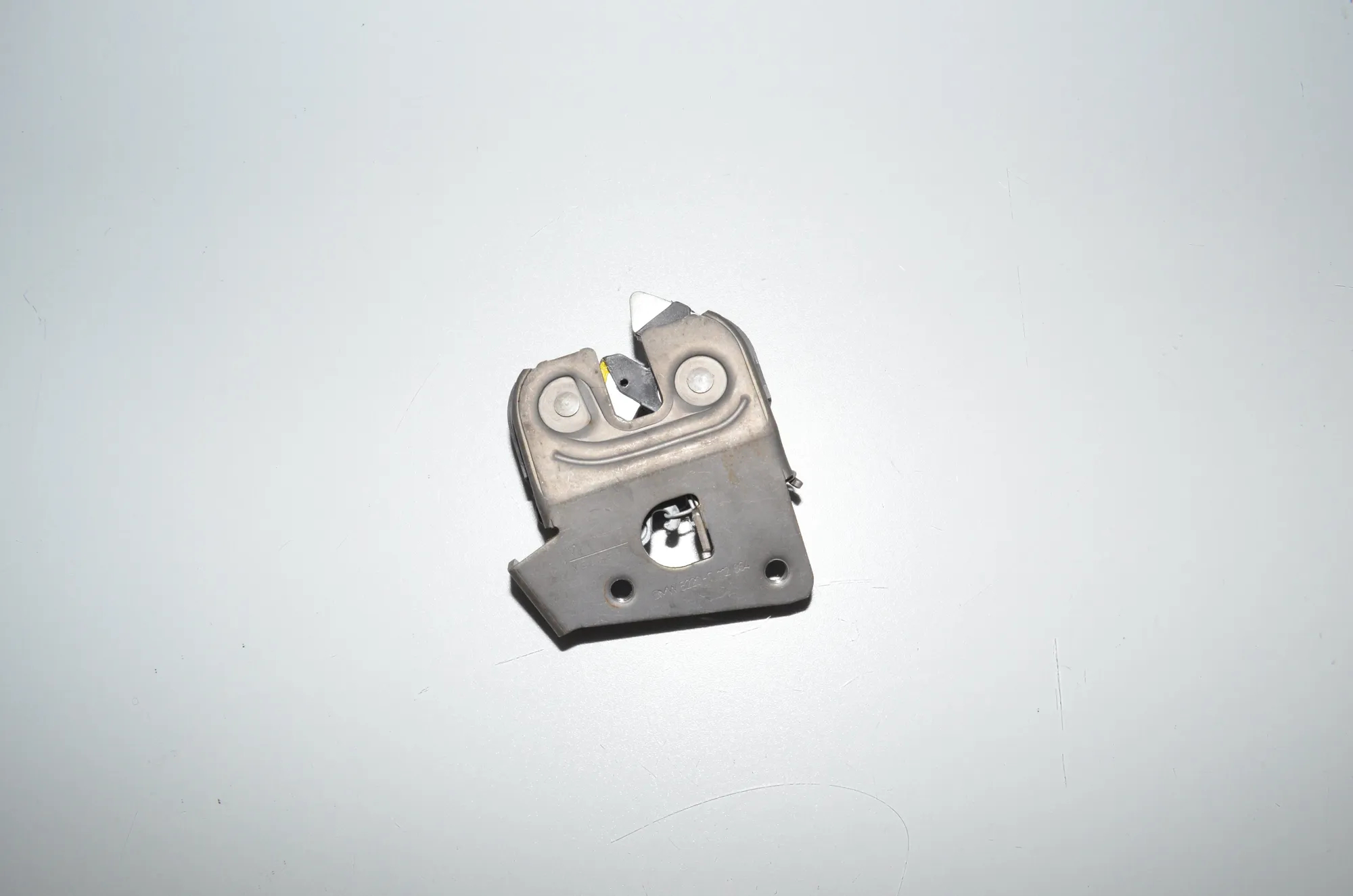 Rear Seat Backrest Lock – OEM 7112864 · BMW 5 (F10) 530 d 2011