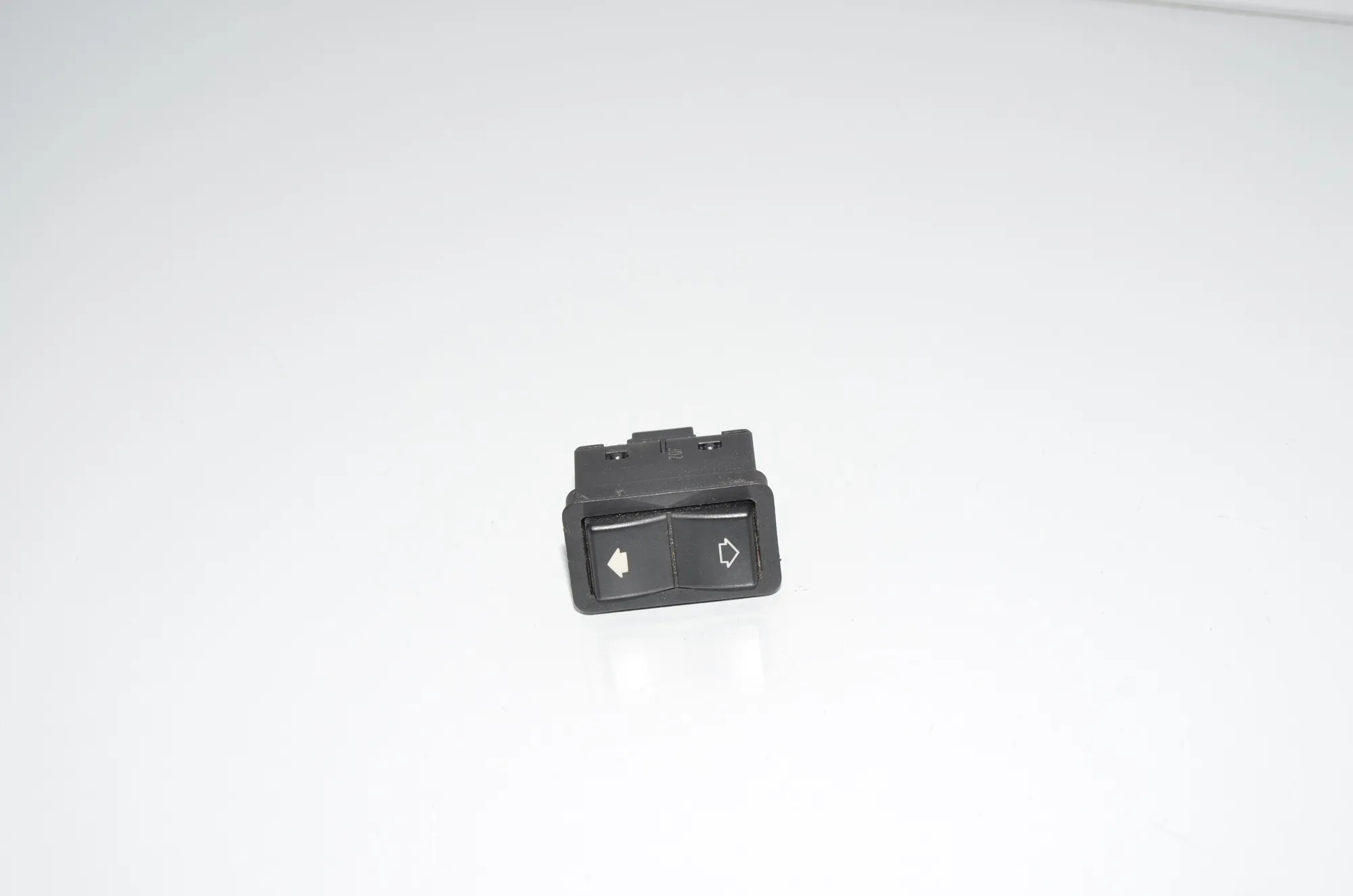 Rear Right Door Window Switch – OEM 8368974 · BMW 5 Touring (E39) 530 d 2002