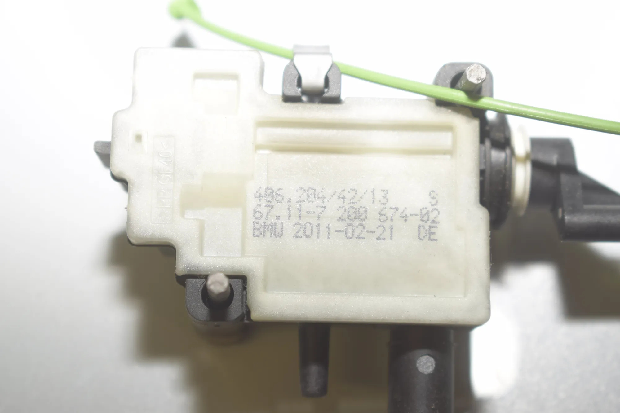 Fuel Tank Cover Lock – OEM 67117200674 · BMW 5 (F10) 530 d 2011 – 4
