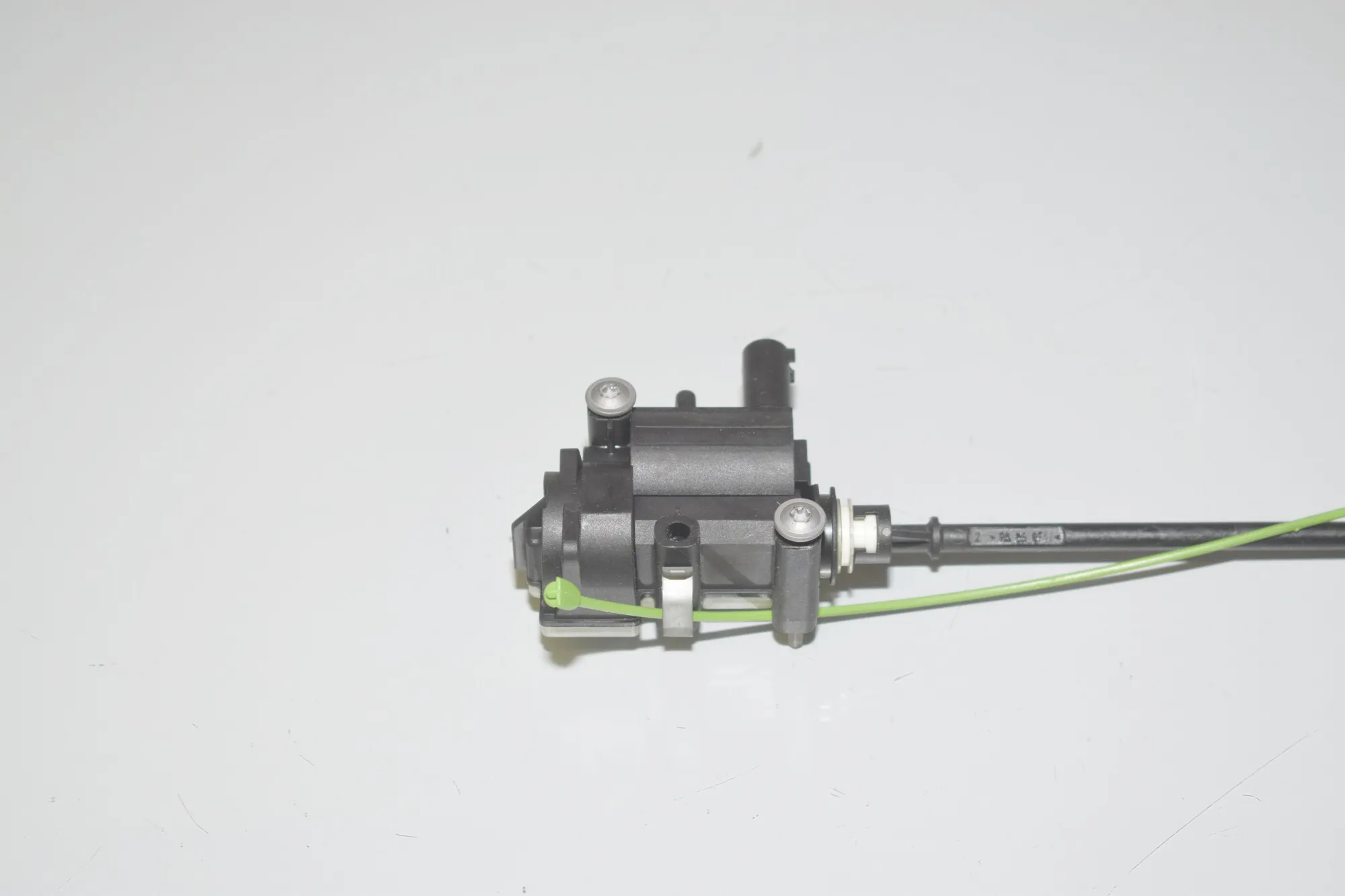 Fuel Tank Cover Lock – OEM 67117200674 · BMW 5 (F10) 530 d 2011 – 3