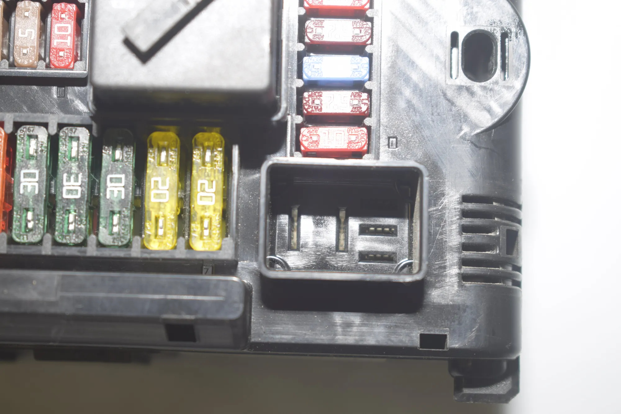 Fuse Box – OEM 61149234421 · BMW 5 (F10) 530 d 2011 – 6