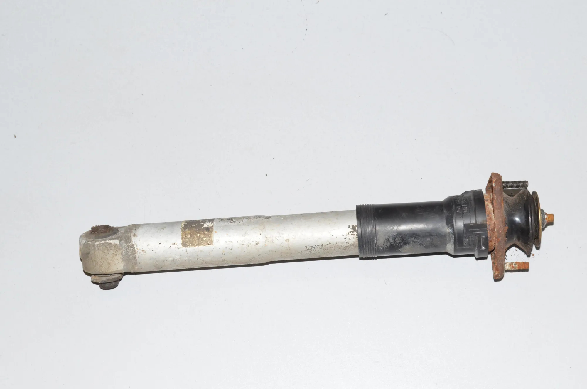 Rear Left Shock Absorber – OEM 33521094052 · BMW 5 Touring (E39) 525 d 2003