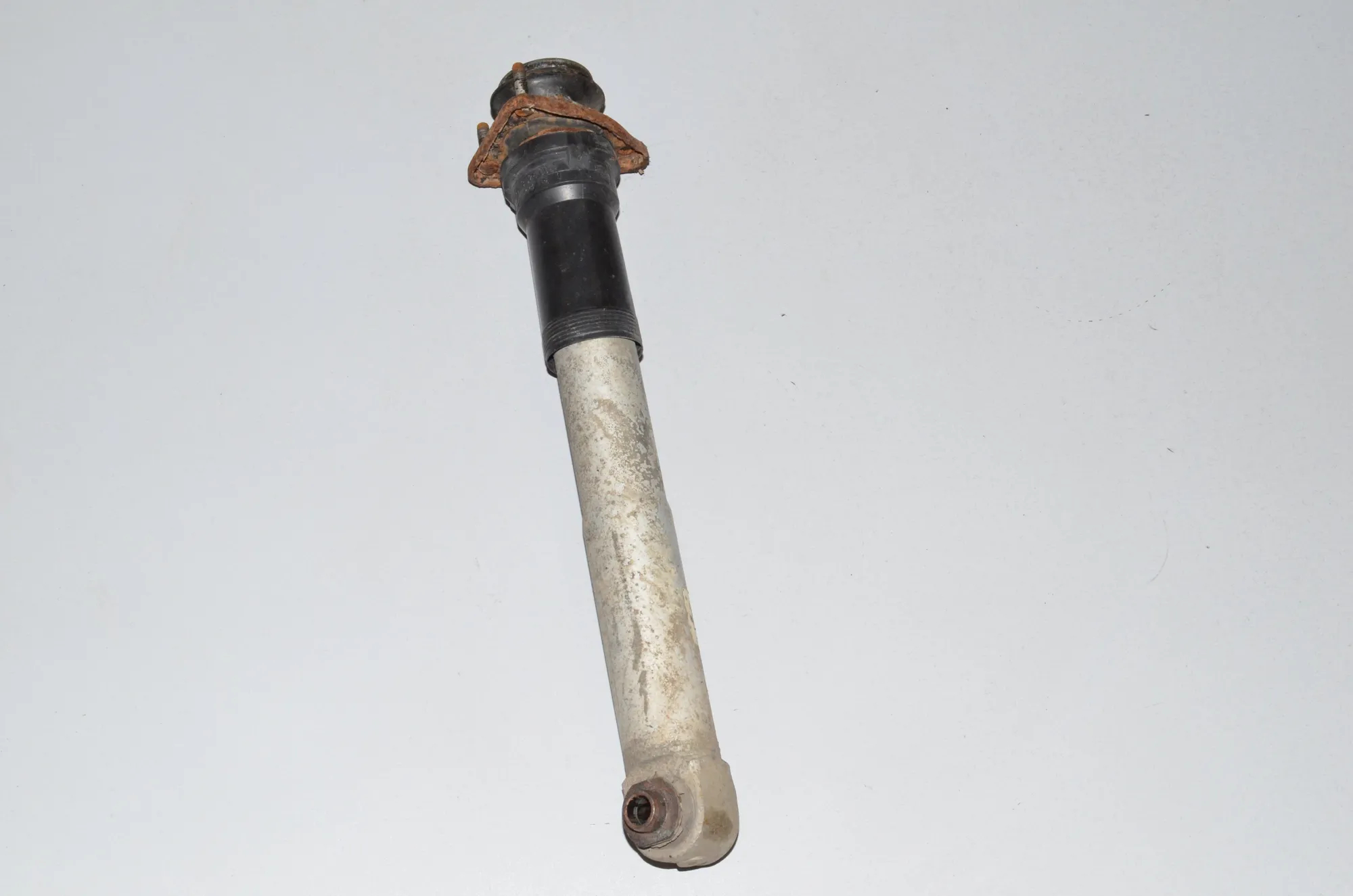 Rear Right Shock Absorber – OEM 1094052 · BMW 5 Touring (E39) 525 d 2003 – 2