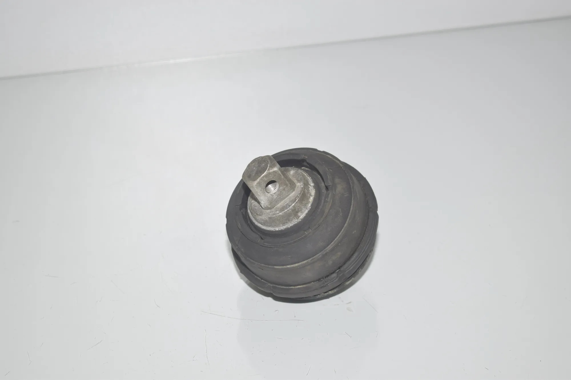 Right Side Engine Mount – OEM 18509620 · BMW 5 (E39) 530 d 2000 – 2
