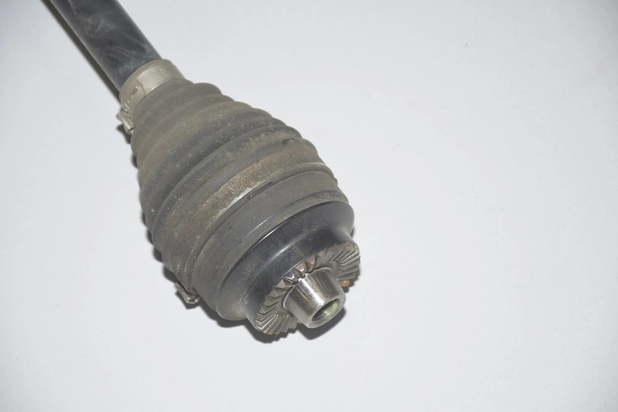 Rear Left Driveshaft – OEM 7646867 · BMW 2 Gran Tourer (F46) 218 d xDrive 2017 – 3