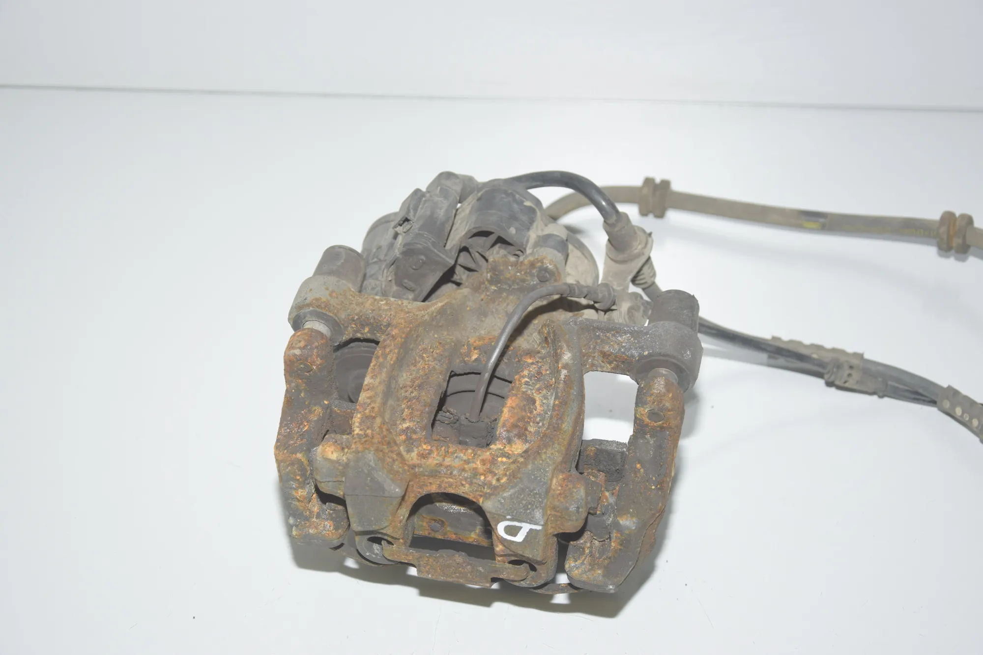 Rear Right Brake Caliper – OEM 6880380 · BMW 2 Gran Tourer (F46) 218 d xDrive 2017 – 2