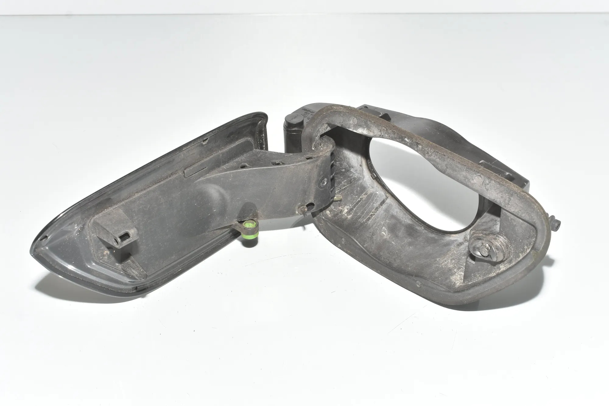 Fuel Tank Flap Cap – OEM 7144330 · BMW 3 Cabrio (E93) 320 d 2009 – 5