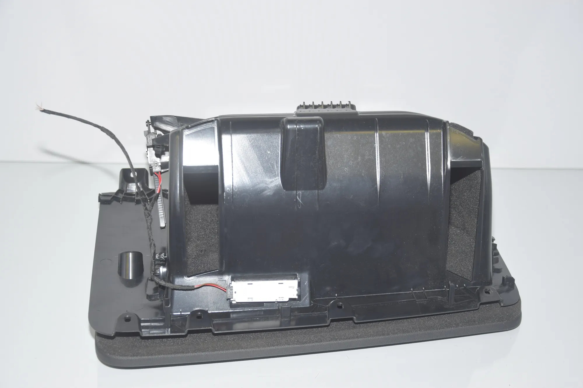 Glove Compartment – OEM 9363452 · BMW iX3 (G08) (2020 - -) Electric (286 HP) 2022 – 4