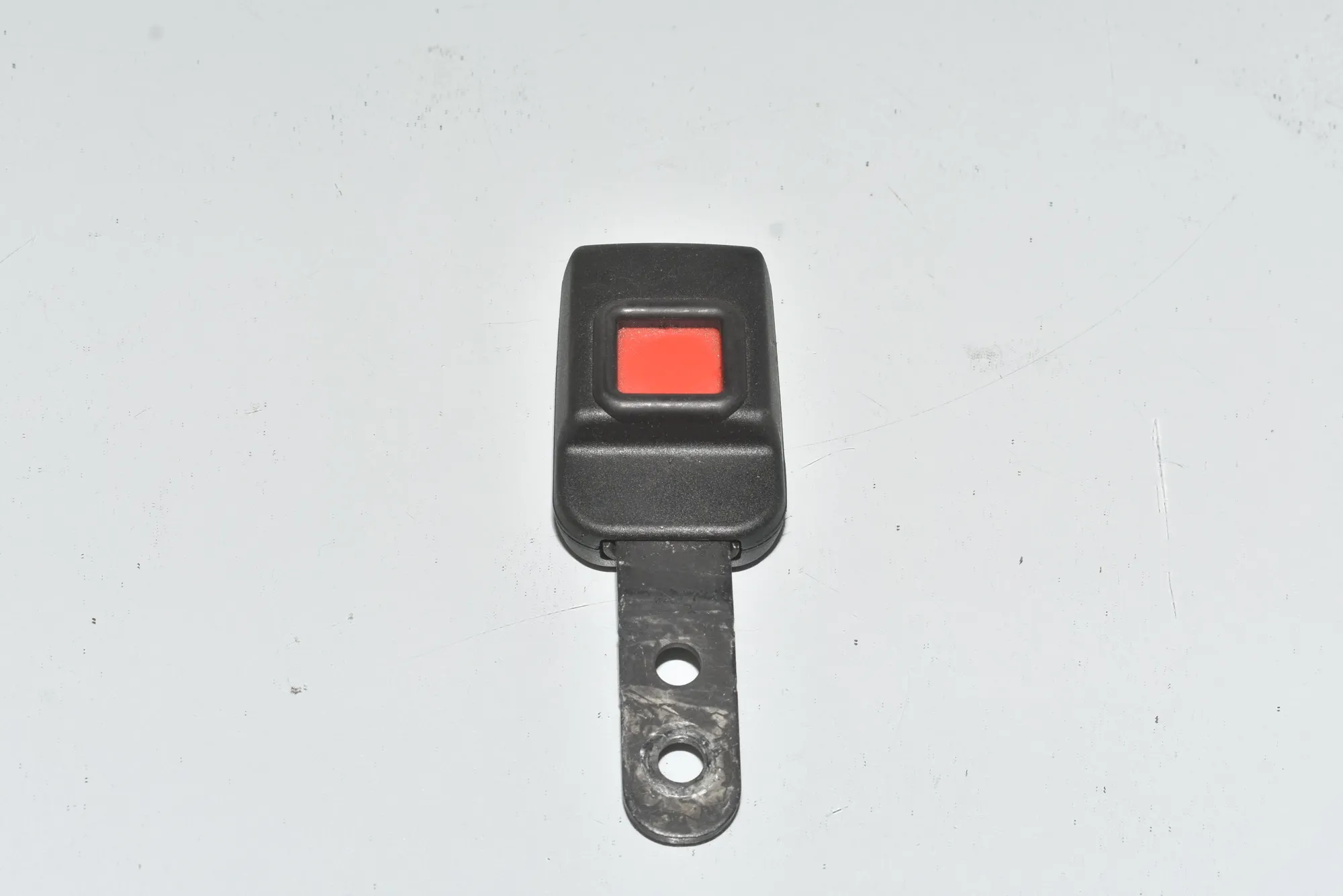 Rear Middle Seat Buckle – OEM 6977782 · BMW 3 Cabrio (E93) 320 d 2009