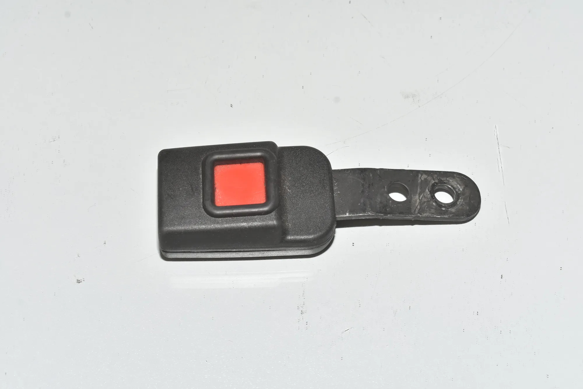 Rear Middle Seat Buckle – OEM 6977782 · BMW 3 Cabrio (E93) 320 d 2009 – 2