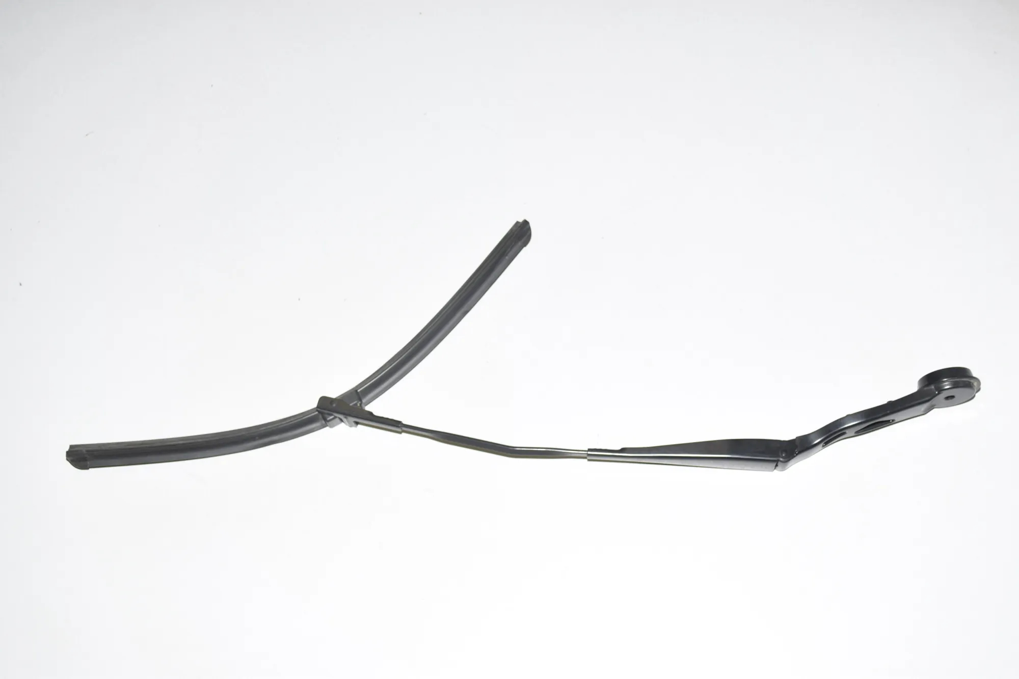 Front Wiper Arms – OEM 7322164 · BMW i3 (I01) s Electric 2021 – 4