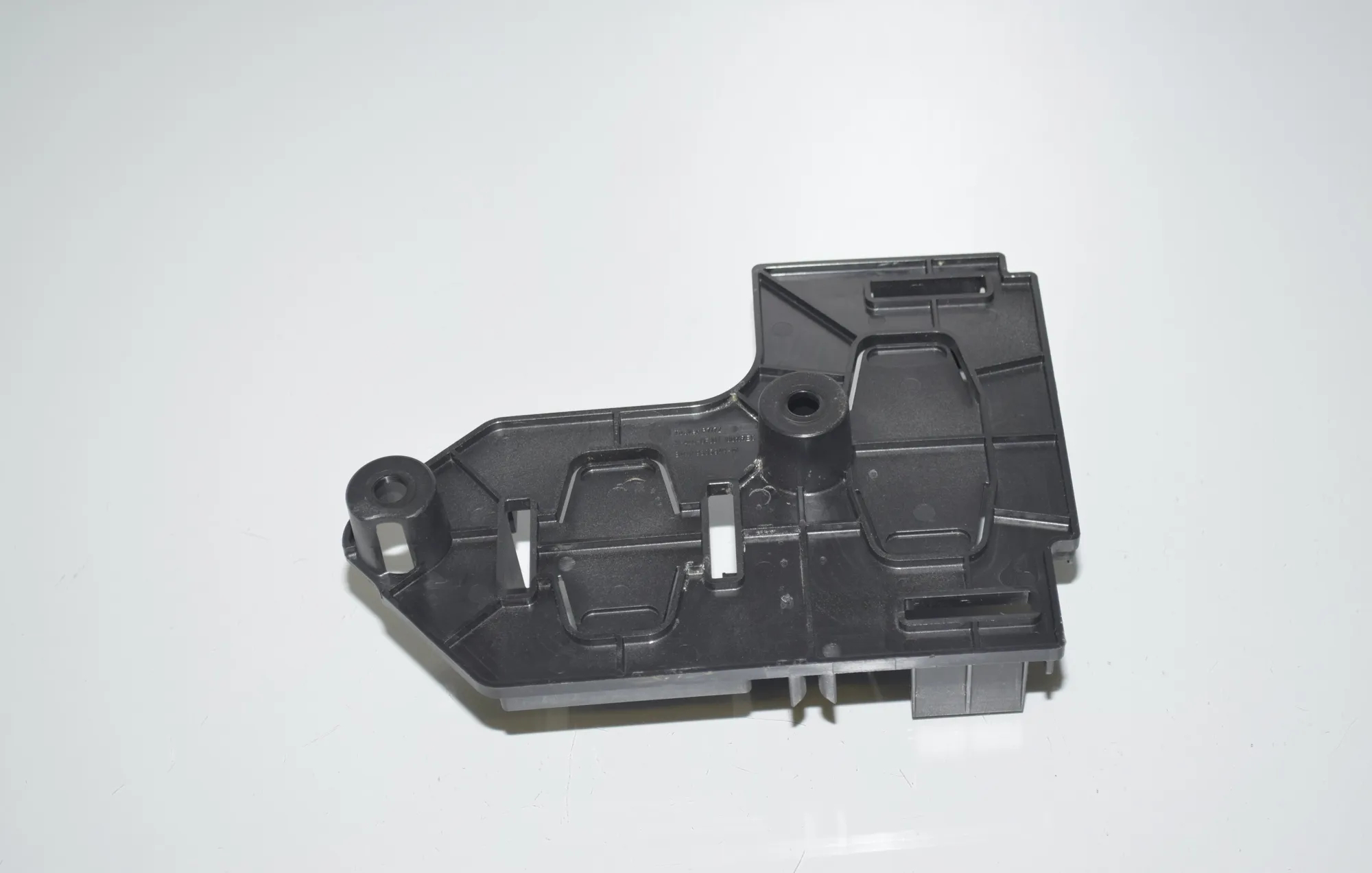 Bracket – OEM 9305949 · BMW i3 (I01) s Electric 2021