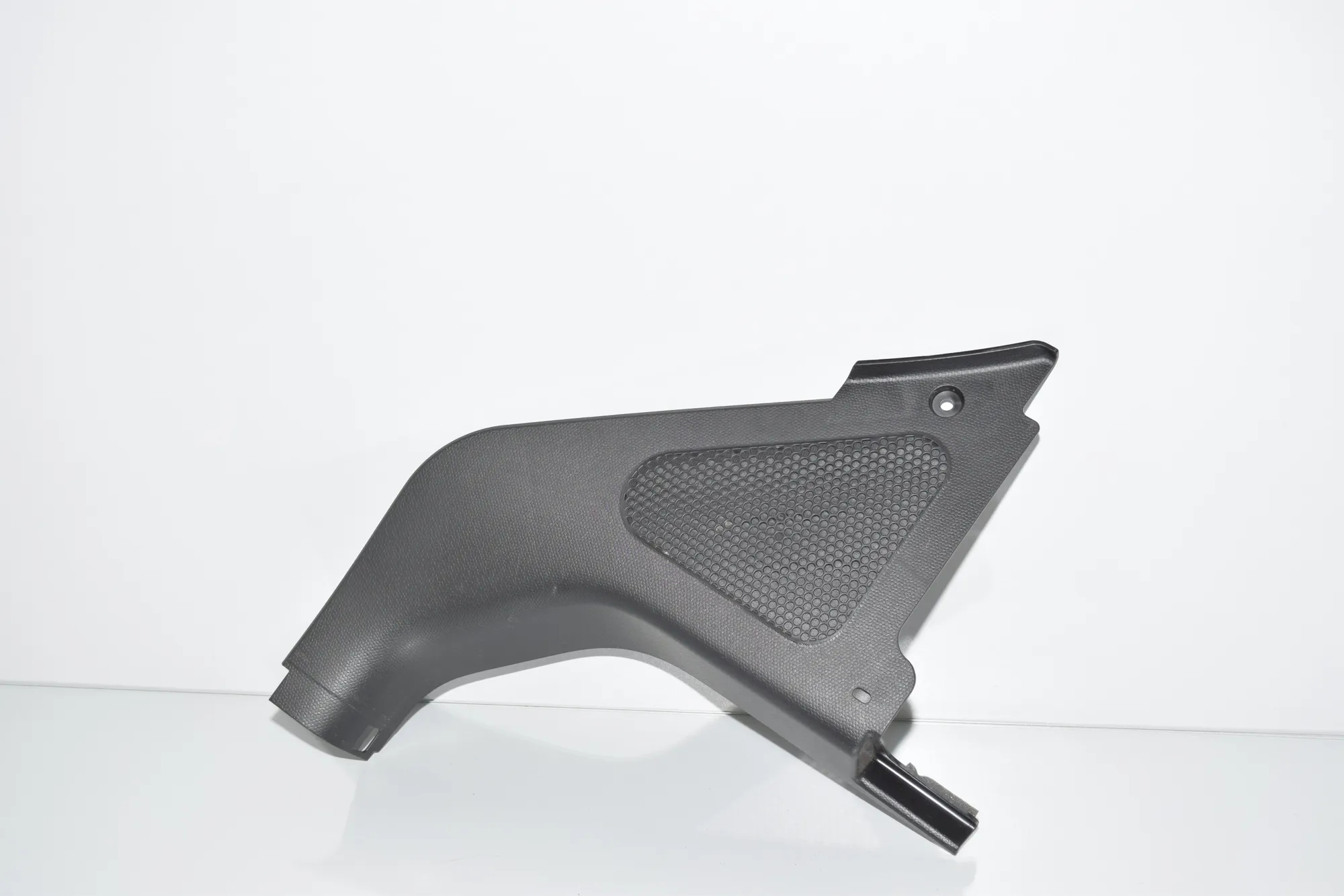 Front Right Interior Step Trim – OEM 7272418 · BMW i3 (I01) s Electric 2021