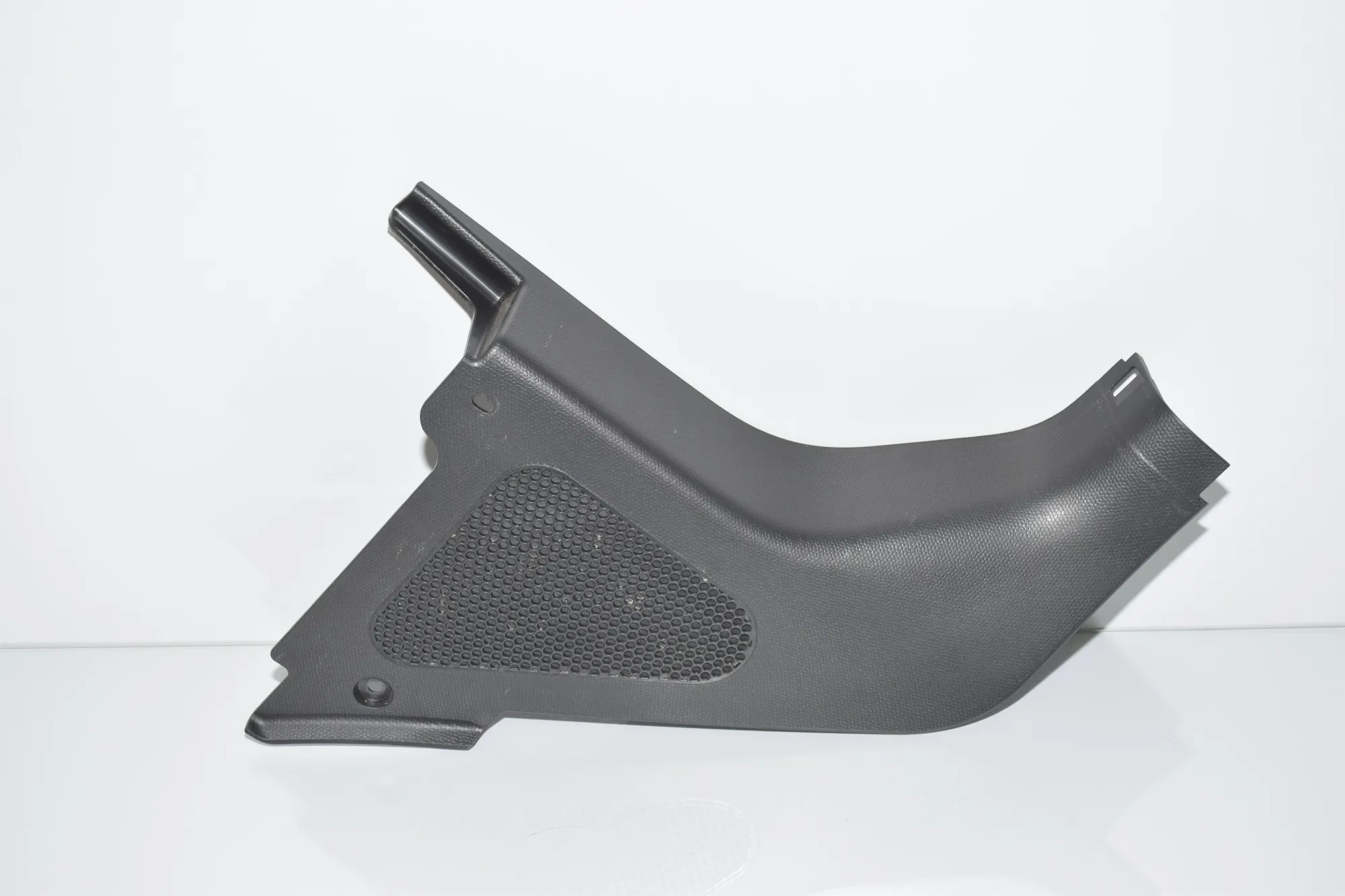 Front Right Interior Step Trim – OEM 7272418 · BMW i3 (I01) s Electric 2021 – 2