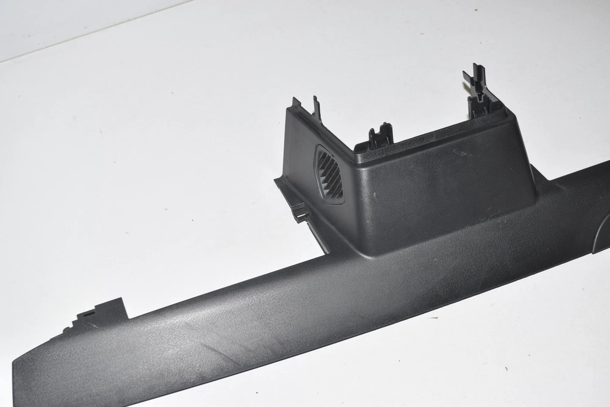 Dashboard Lower Trim – OEM 9303496 · BMW i3 (I01) s Electric 2021 – 2