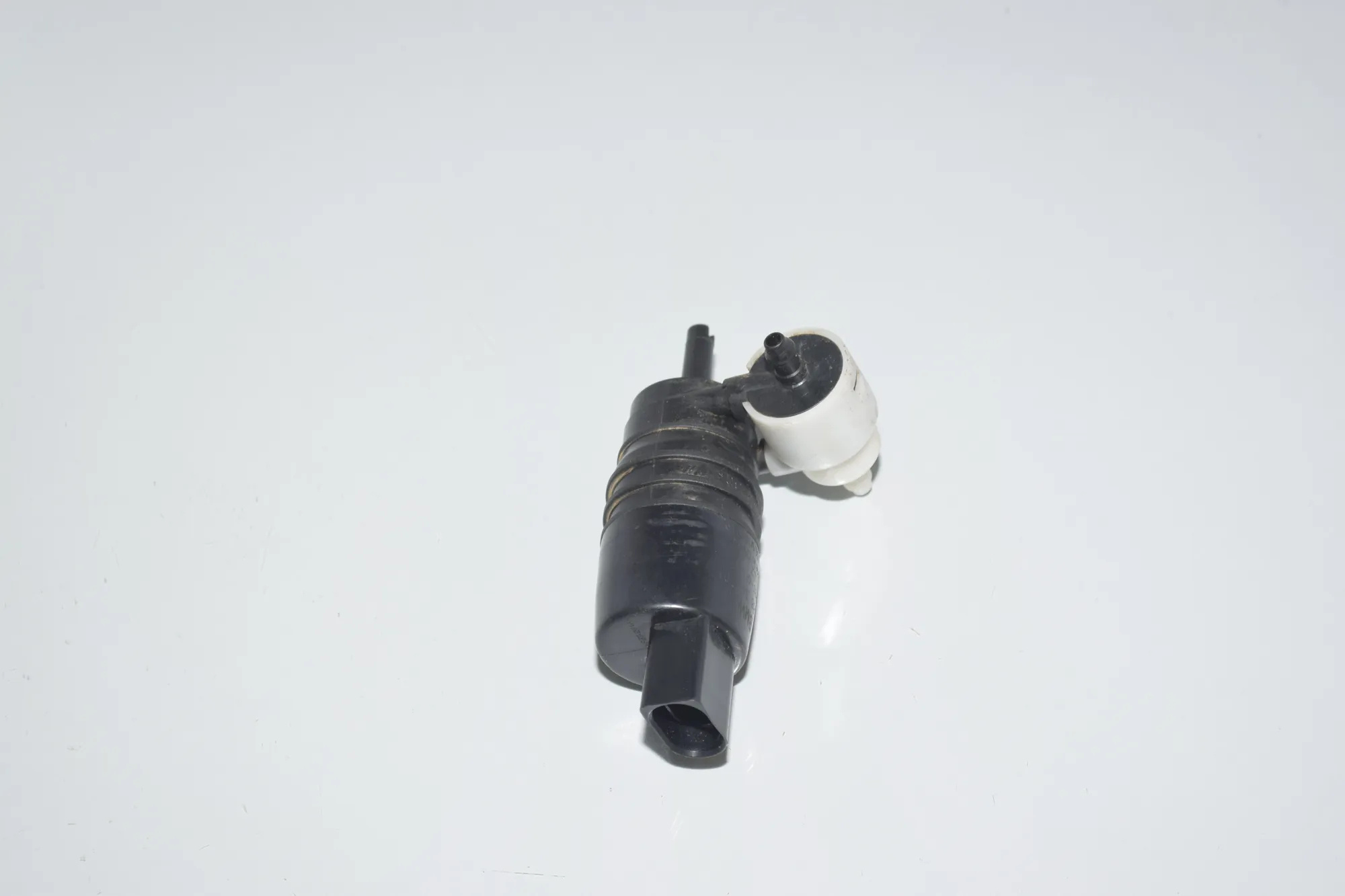 Washer Tank Motor – OEM 7388349 · BMW i3 (I01) s Electric 2021 – 3