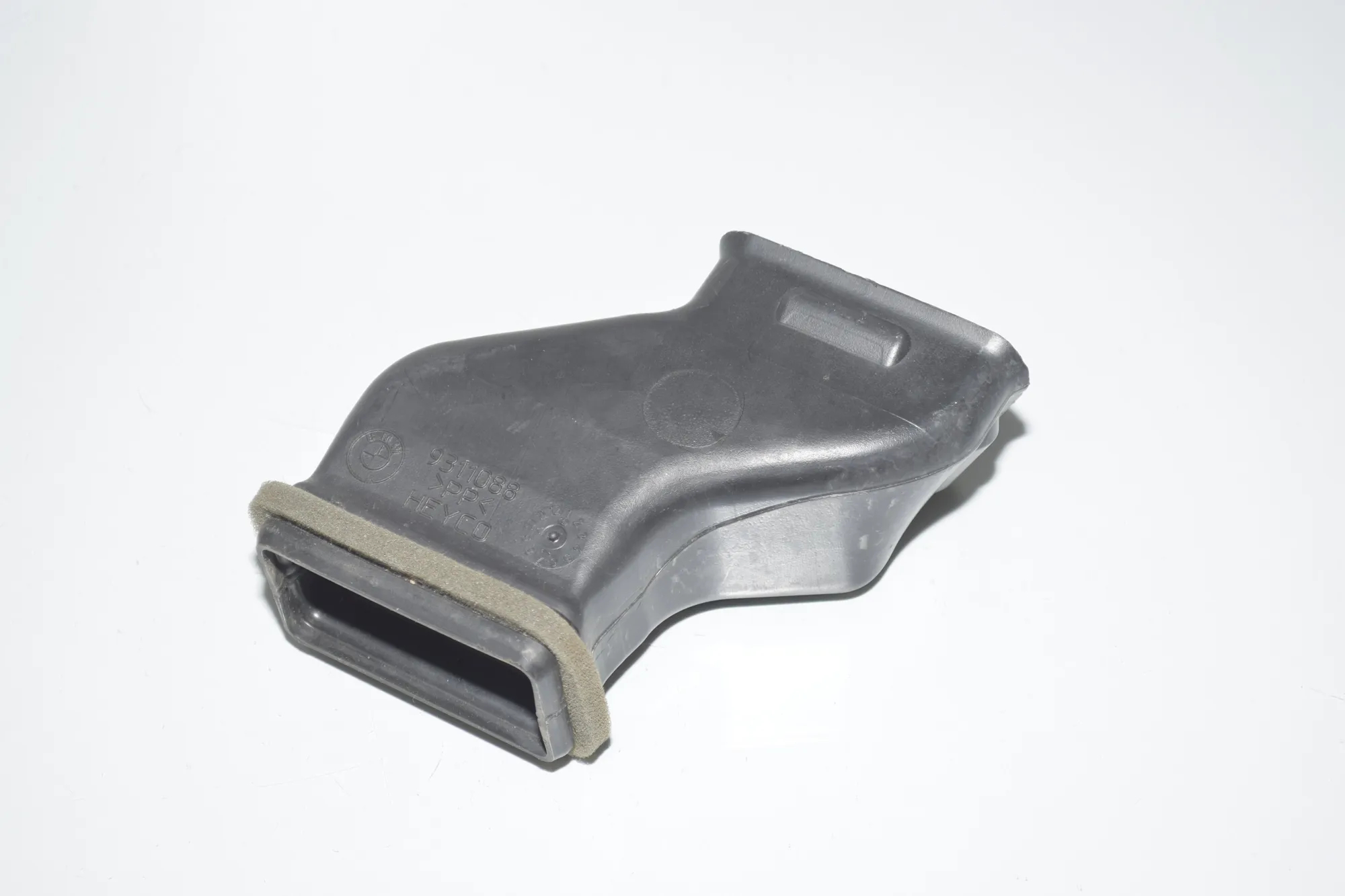 Interior Air Duct Channel – OEM 9311088 · BMW i3 (I01) s Electric 2021 – 4