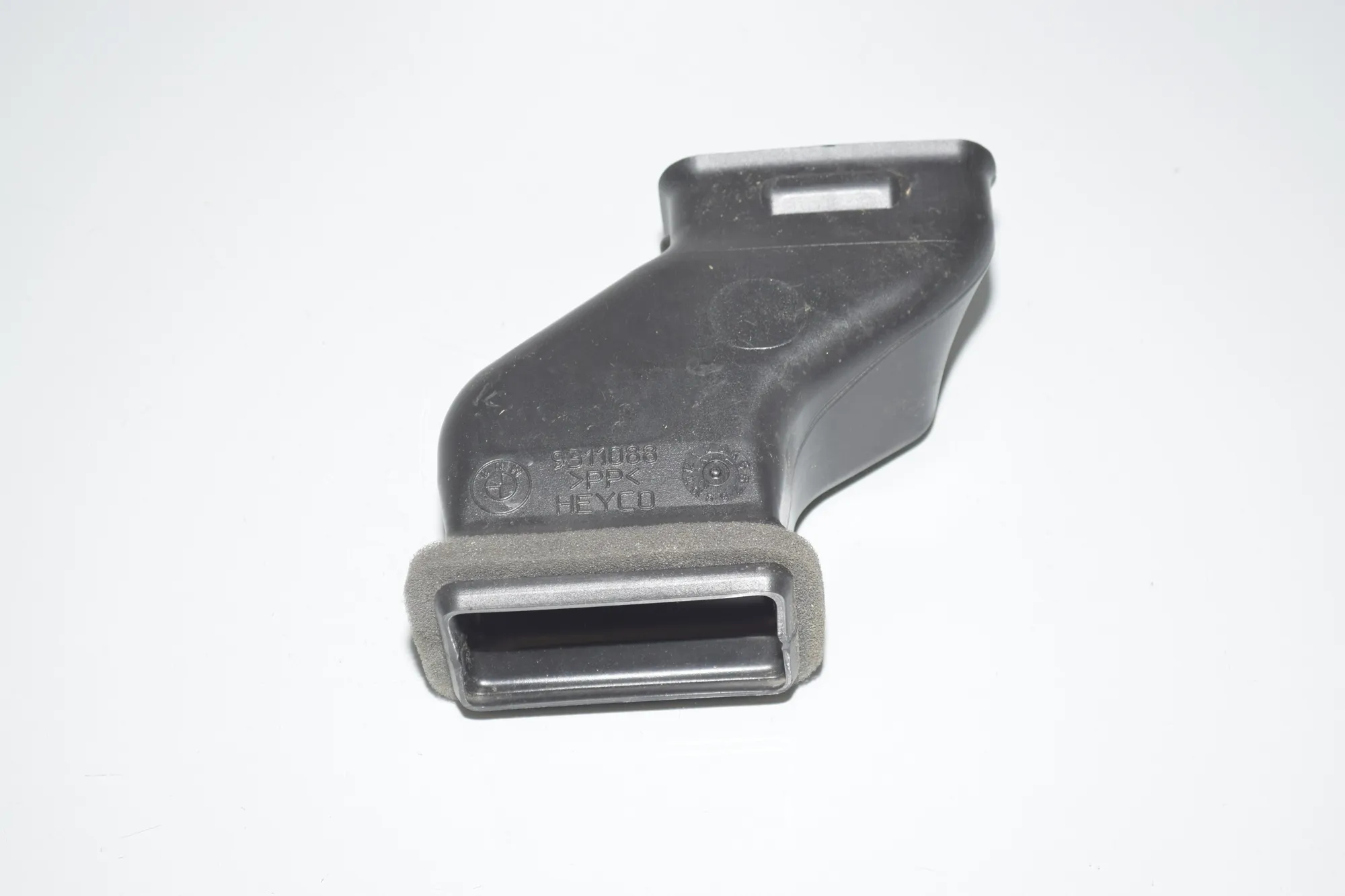 Interior Air Duct Channel – OEM 9311088 · BMW i3 (I01) s Electric 2021 – 4
