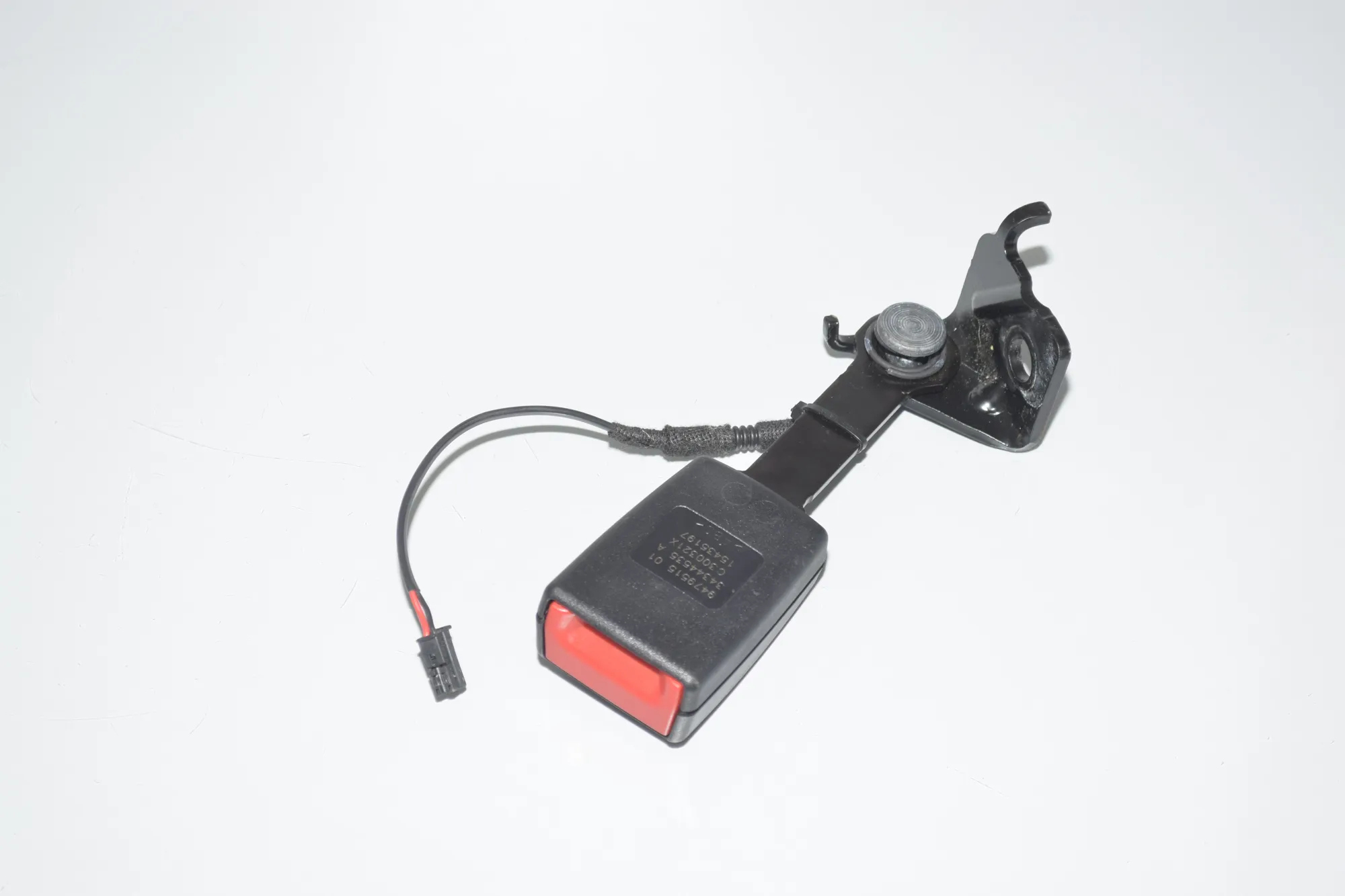 Rear Left Seat Buckle – OEM 9479515 · BMW i3 (I01) s Electric 2021