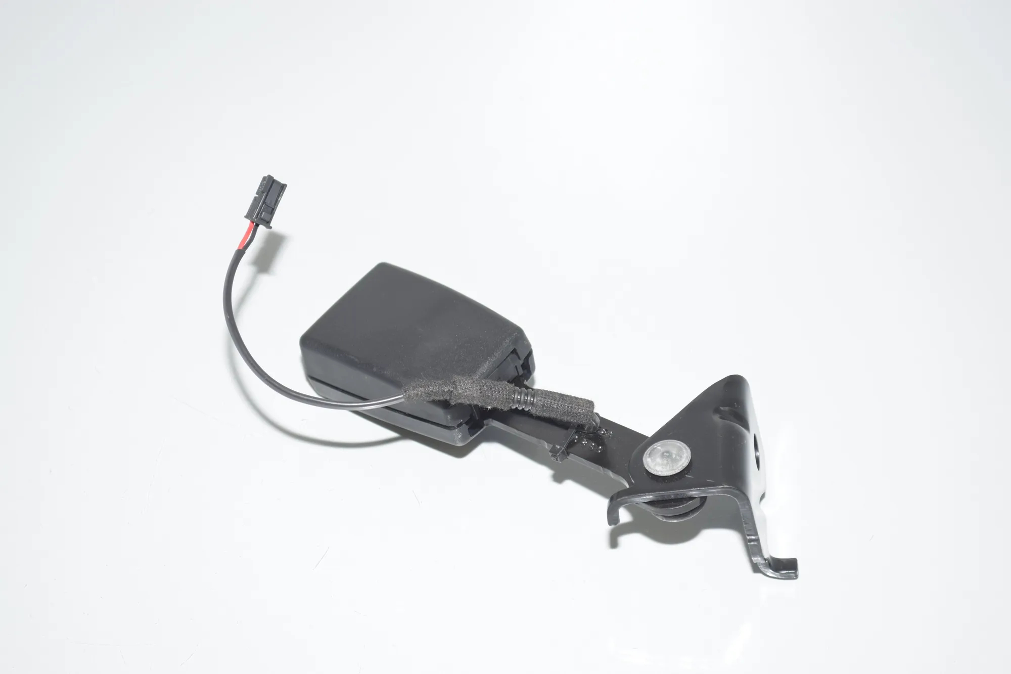 Rear Left Seat Buckle – OEM 9479515 · BMW i3 (I01) s Electric 2021 – 4