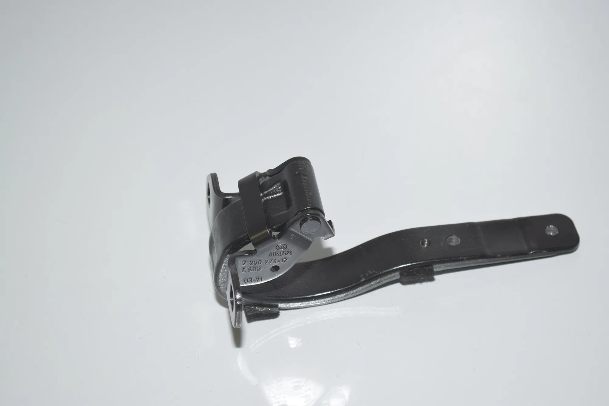 Right Side Bootlid Hinge – OEM 7296774 · BMW i3 (I01) s Electric 2021 – 2