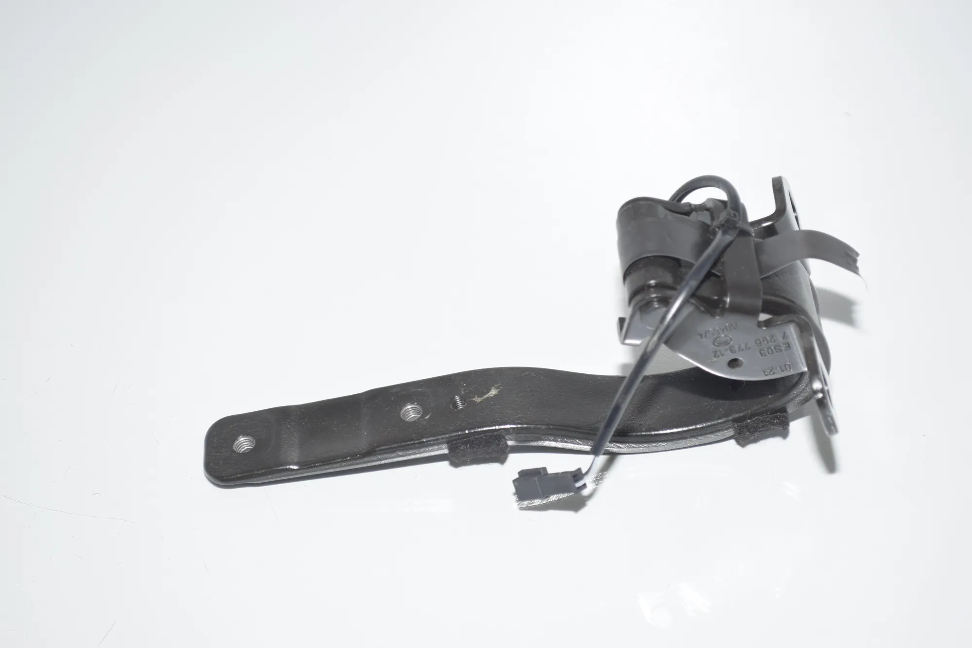 Left Side Bootlid Hinge – OEM 7296773 · BMW i3 (I01) s Electric 2021 – 2