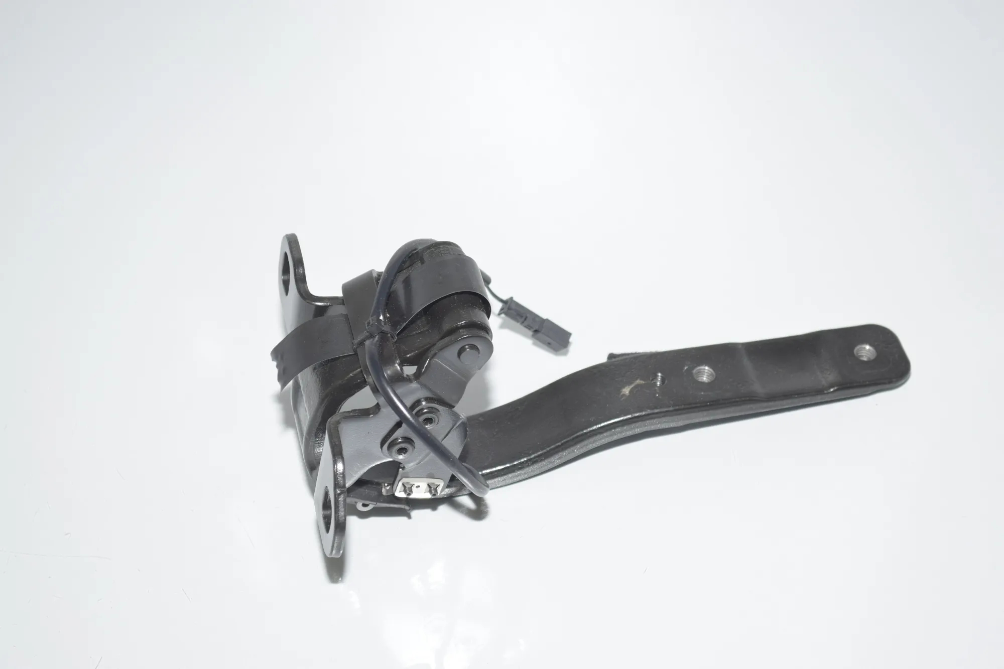 Left Side Bootlid Hinge – OEM 7296773 · BMW i3 (I01) s Electric 2021 – 3