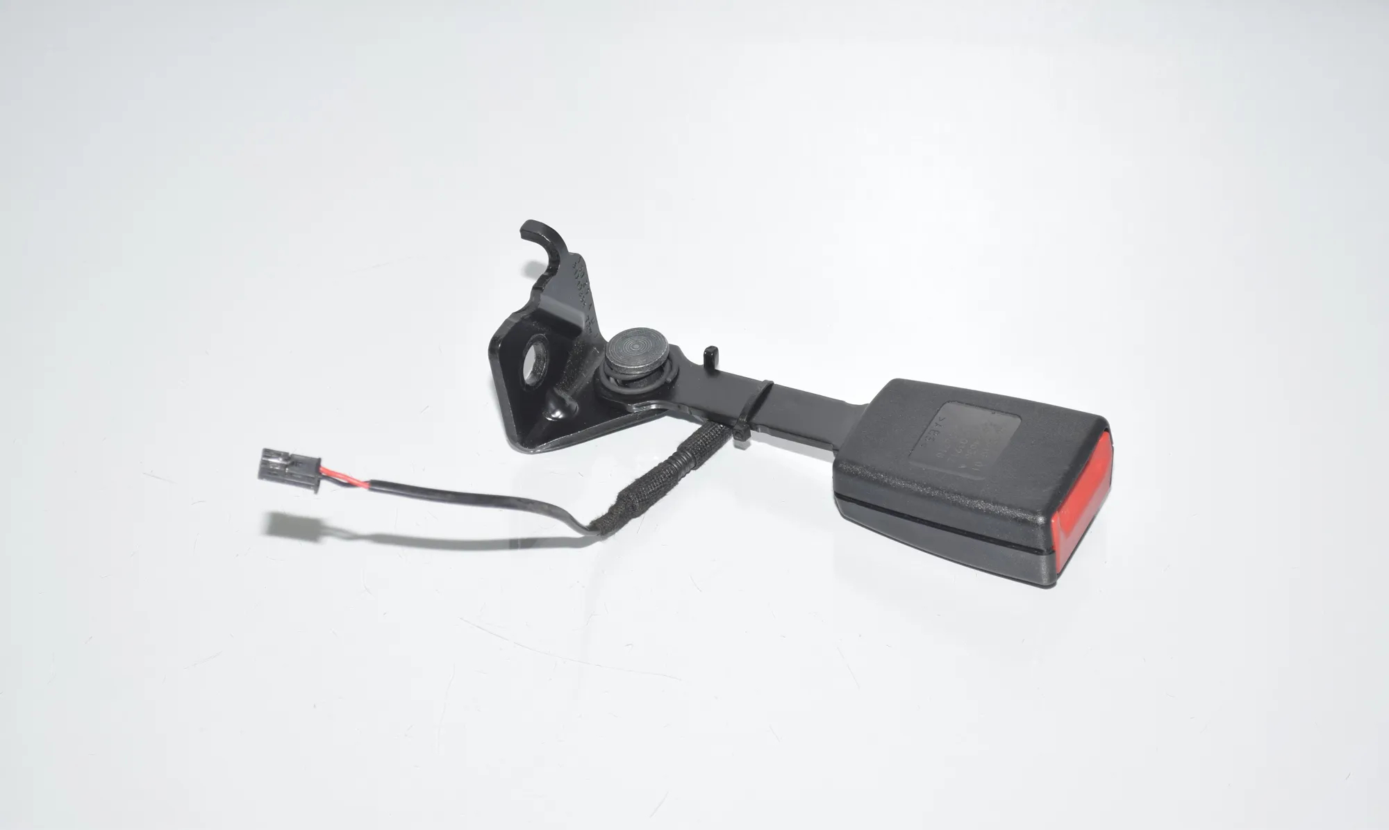 Rear Right Seat Buckle – OEM 9479516 · BMW i3 (I01) s Electric 2021