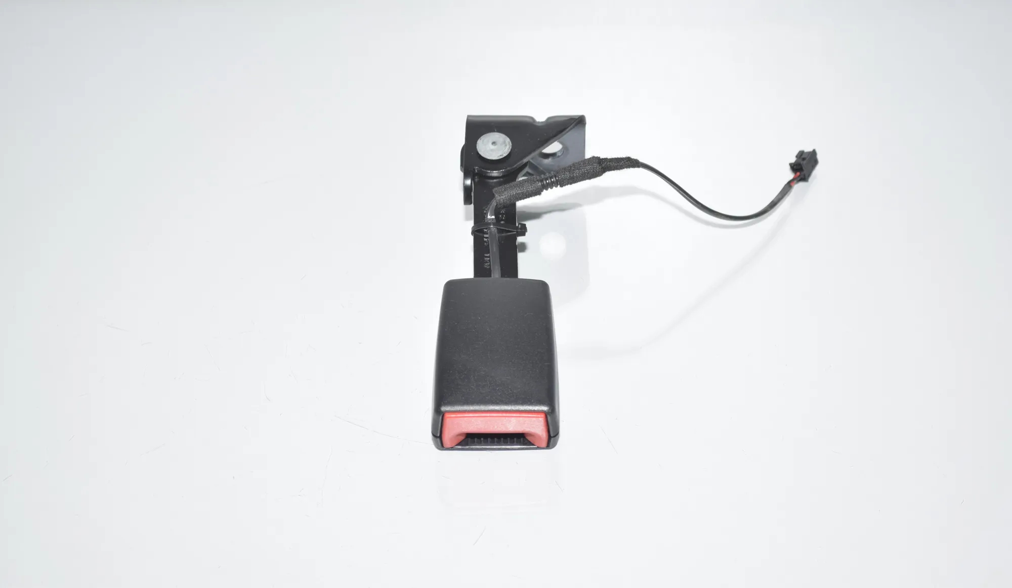 Rear Right Seat Buckle – OEM 9479516 · BMW i3 (I01) s Electric 2021 – 4