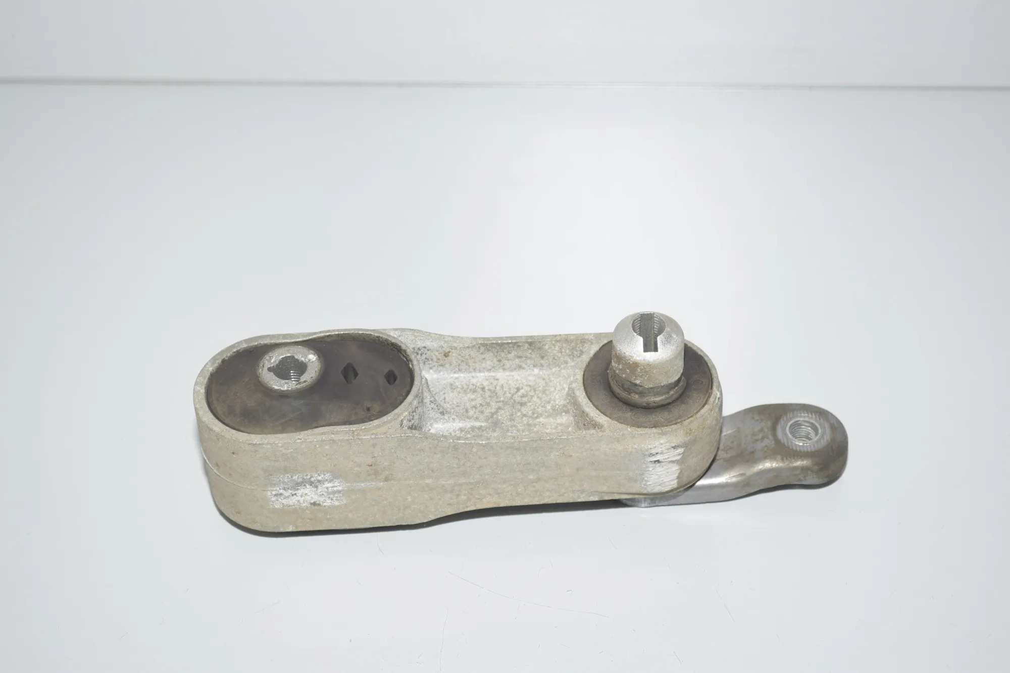 Gearbox Mount Bracket – OEM 22116793362 · BMW i3 (I01) s Electric 2021 – 2