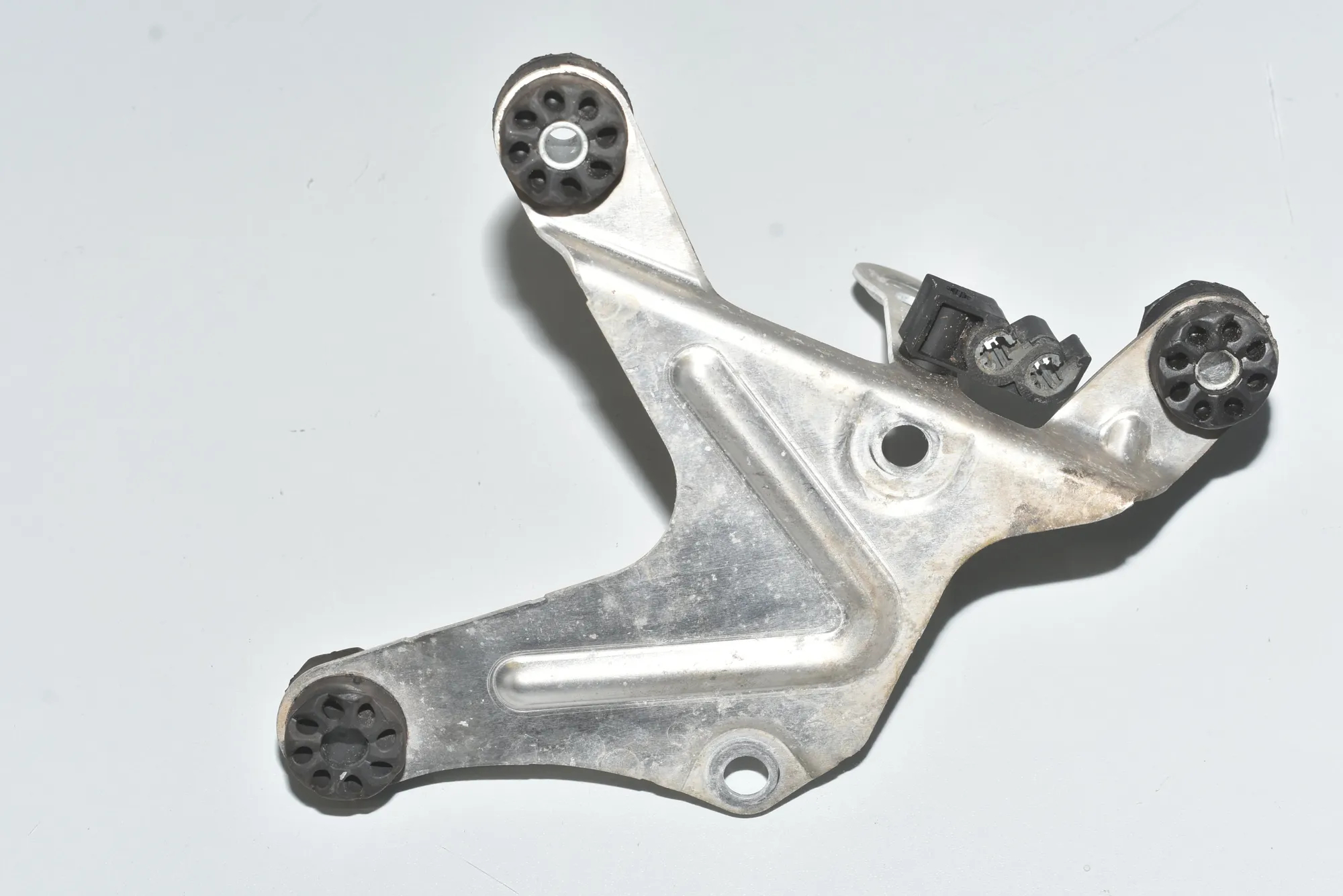 ABS Pump Holder – OEM 34516786873 · BMW 5 Touring (F11) 530 d xDrive 2011 – 3