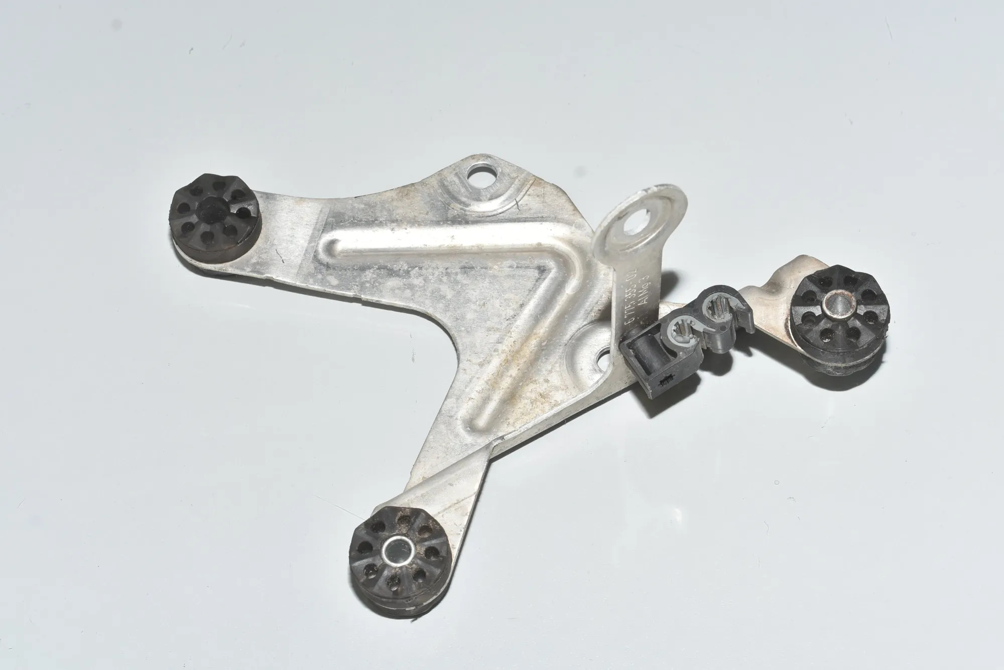 ABS Pump Holder – OEM 34516786873 · BMW 5 Touring (F11) 530 d xDrive 2011 – 2