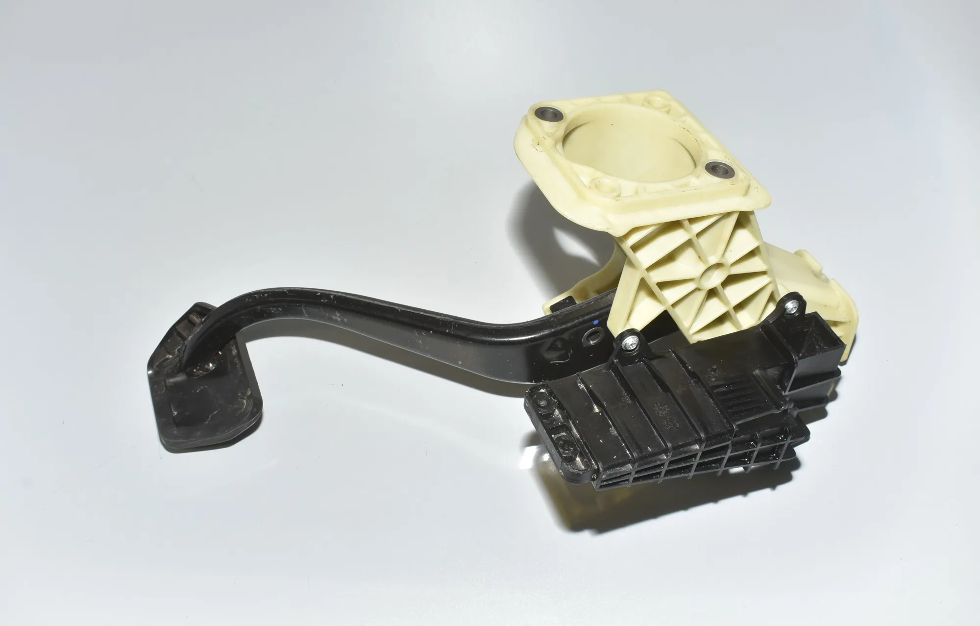 Brake Pedal – OEM 35211160421 · BMW 5 Touring (F11) 530 d xDrive 2011 – 3