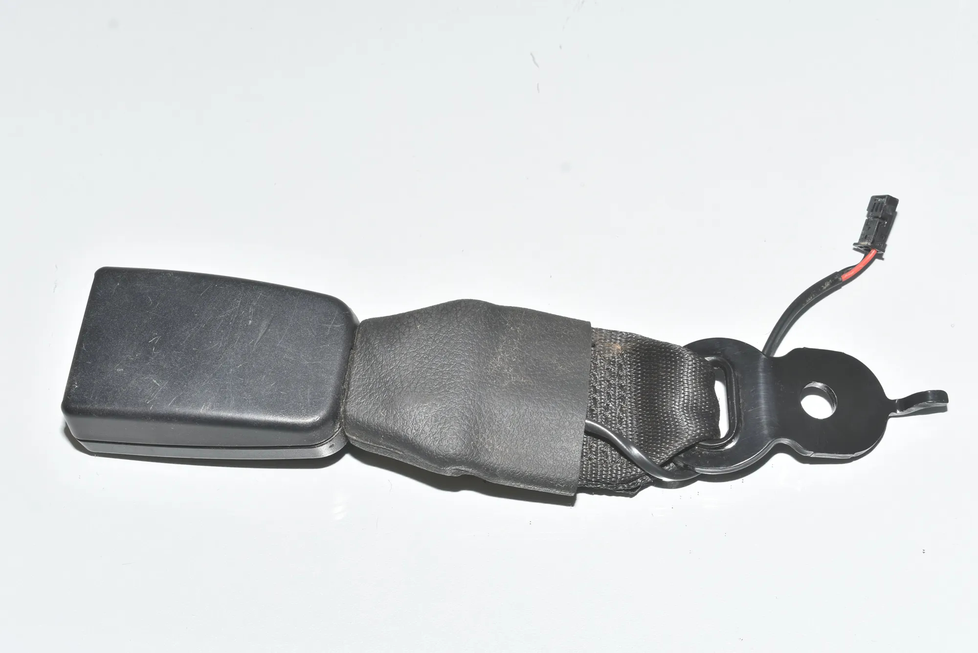 Rear Middle Seat Buckle – OEM 72117243275 · BMW 5 Touring (F11) 530 d xDrive 2011 – 3
