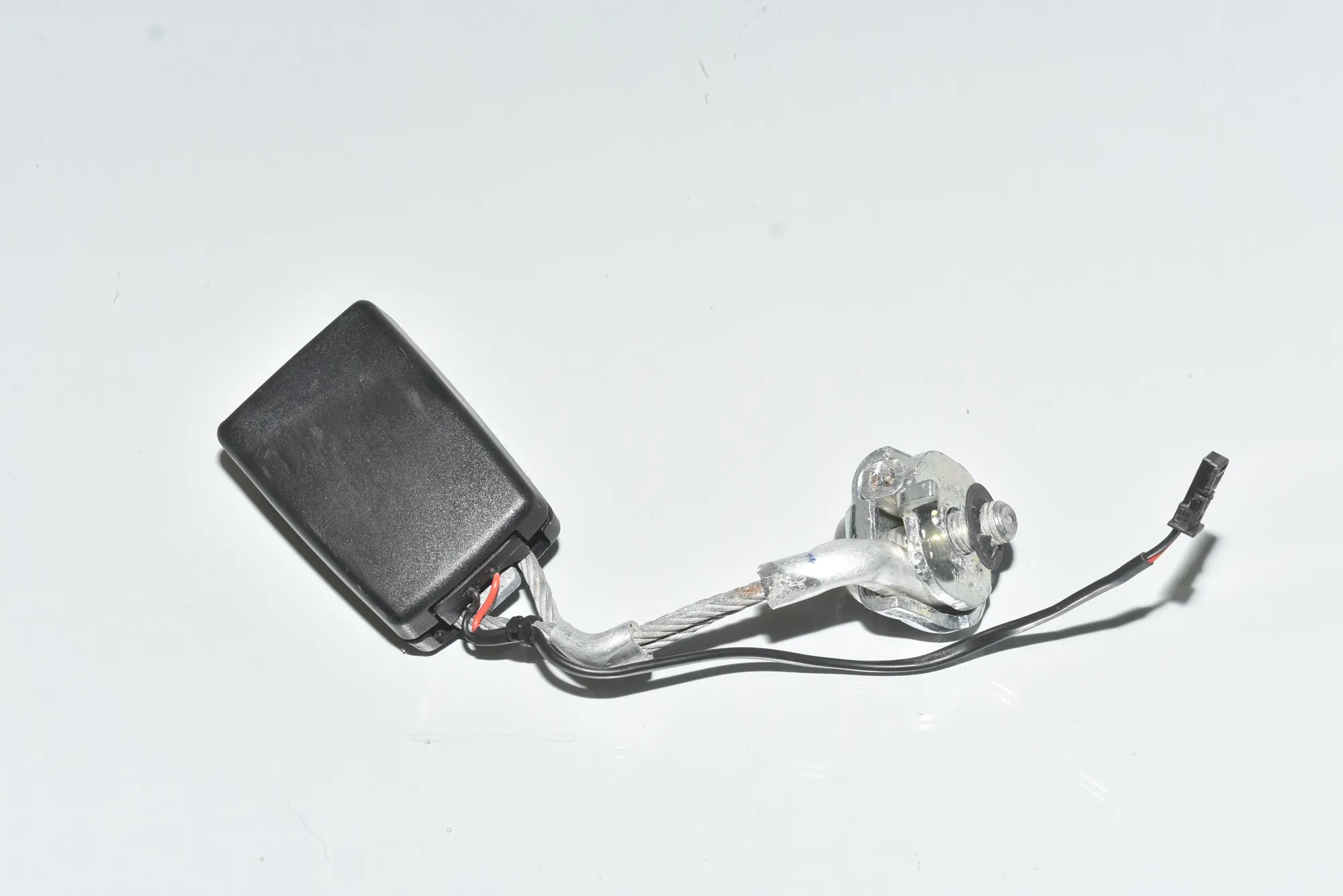 Rear Right Seat Buckle – OEM 7243274 · BMW 5 Touring (F11) 530 d xDrive 2011 – 2