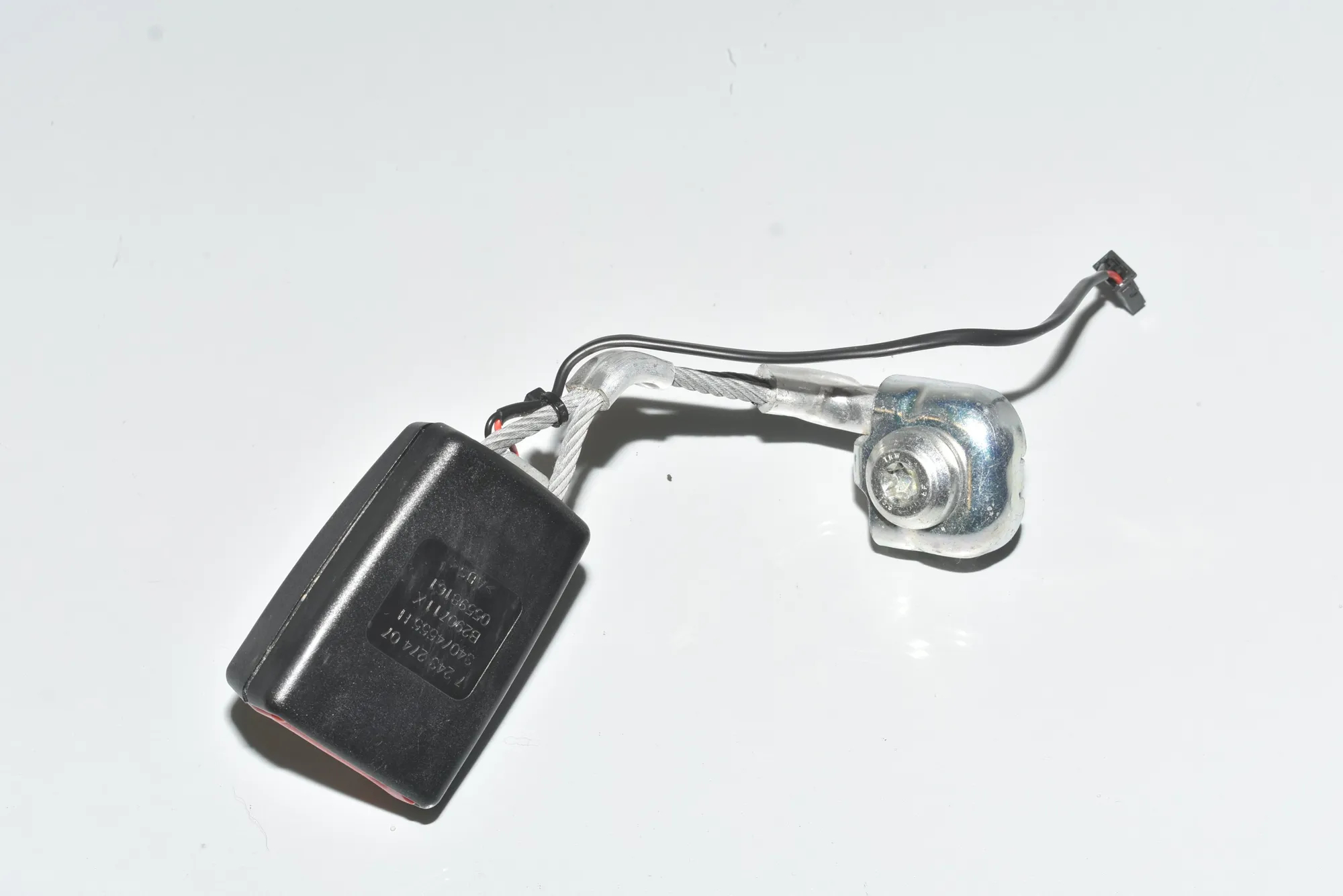 Rear Right Seat Buckle – OEM 7243274 · BMW 5 Touring (F11) 530 d xDrive 2011 – 3