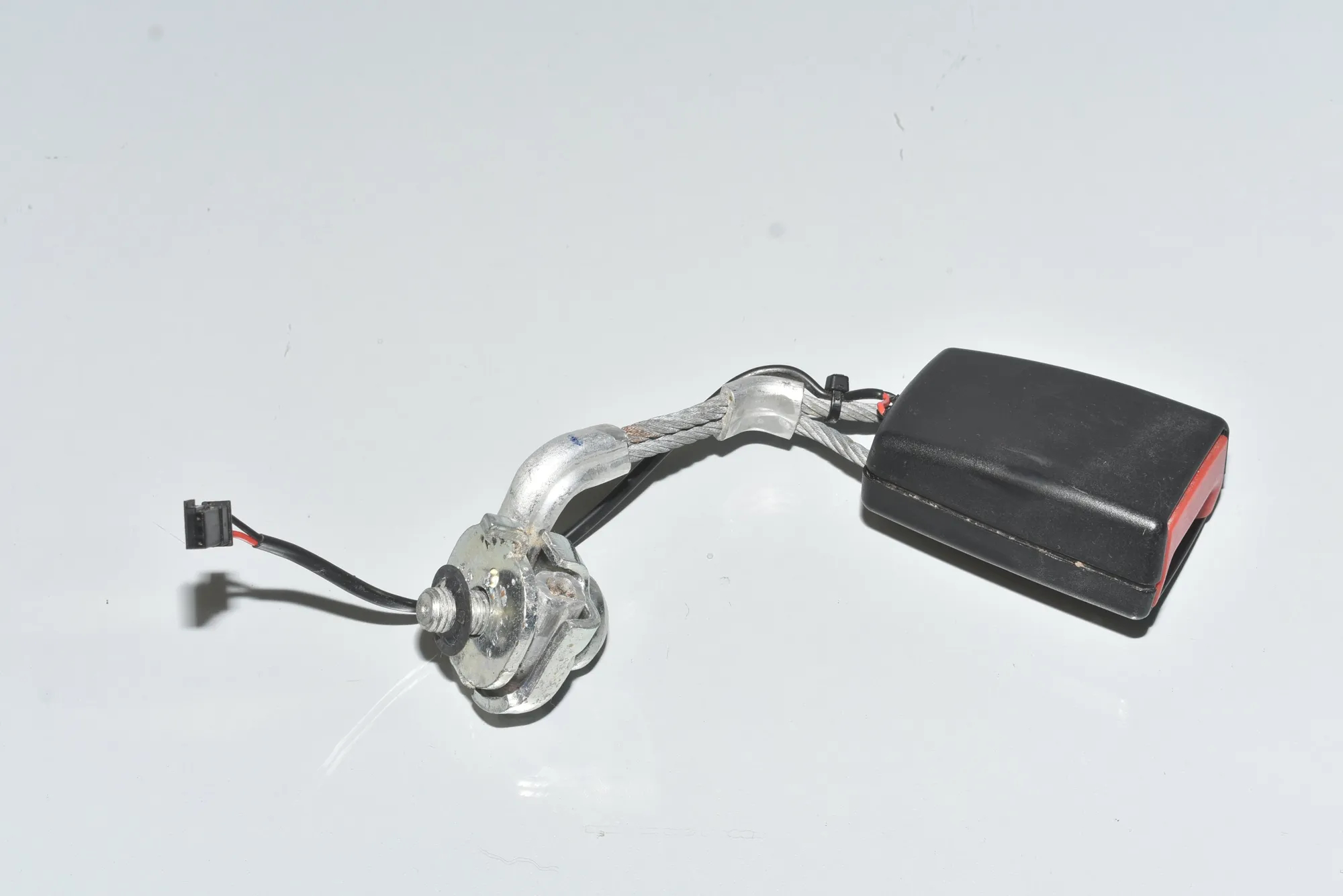 Rear Right Seat Buckle – OEM 7243274 · BMW 5 Touring (F11) 530 d xDrive 2011