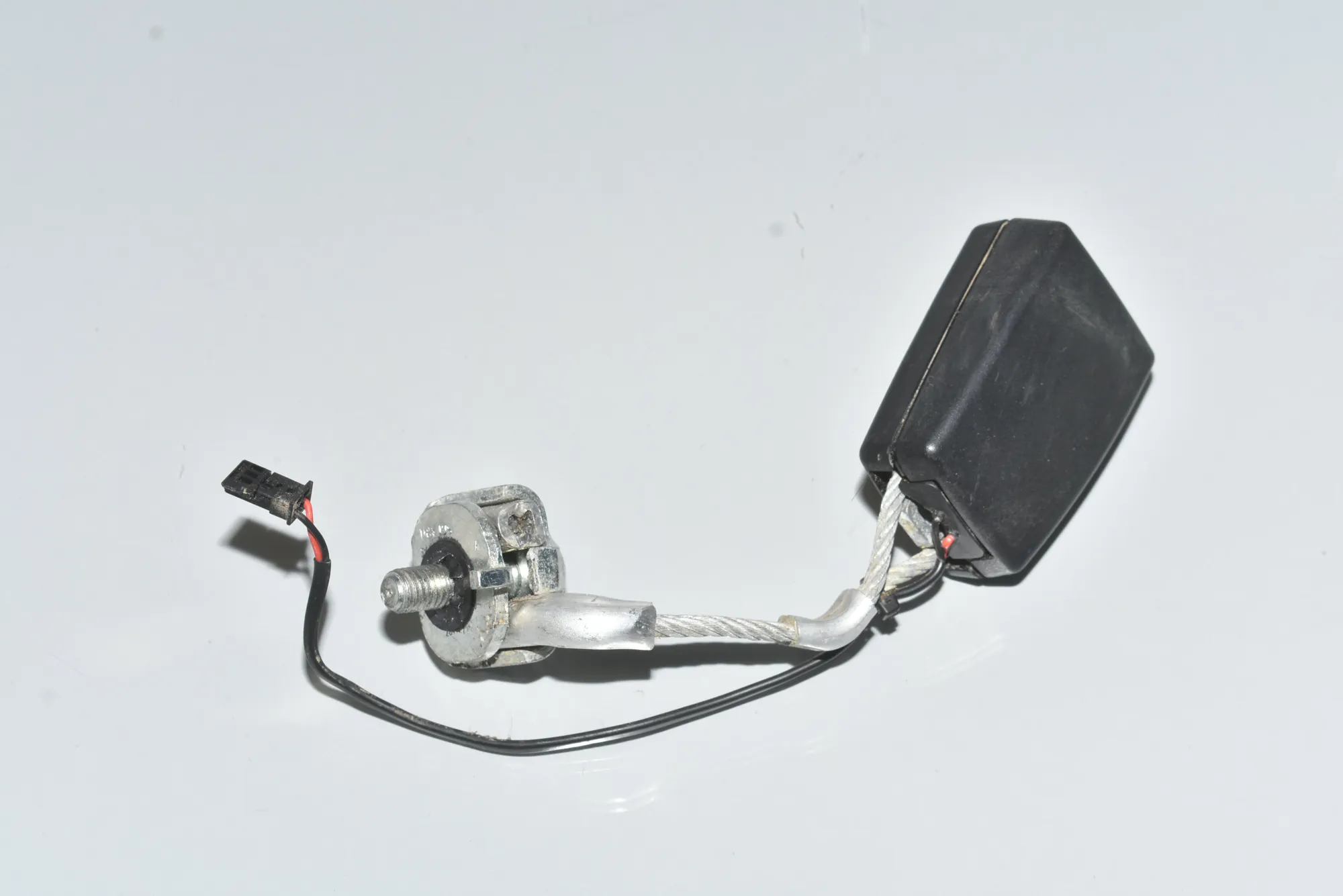 Rear Left Seat Buckle – OEM 7243273 · BMW 5 Touring (F11) 530 d xDrive 2011