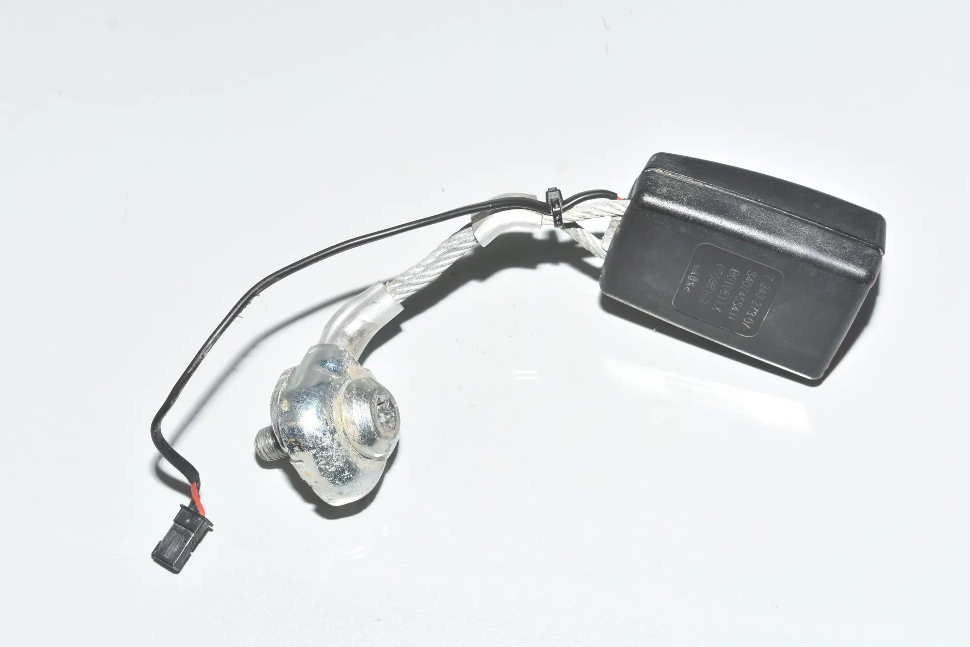 Rear Left Seat Buckle – OEM 7243273 · BMW 5 Touring (F11) 530 d xDrive 2011 – 3