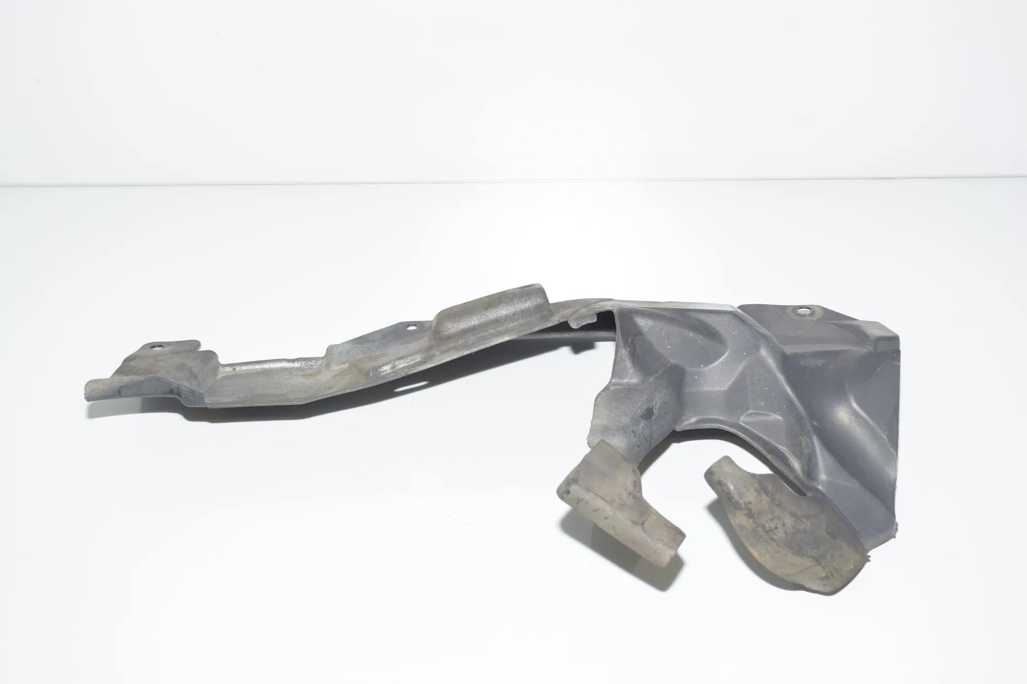 Control Arm Cover – OEM 7131712 · BMW 3 (E90) 325 d 2010 – 4