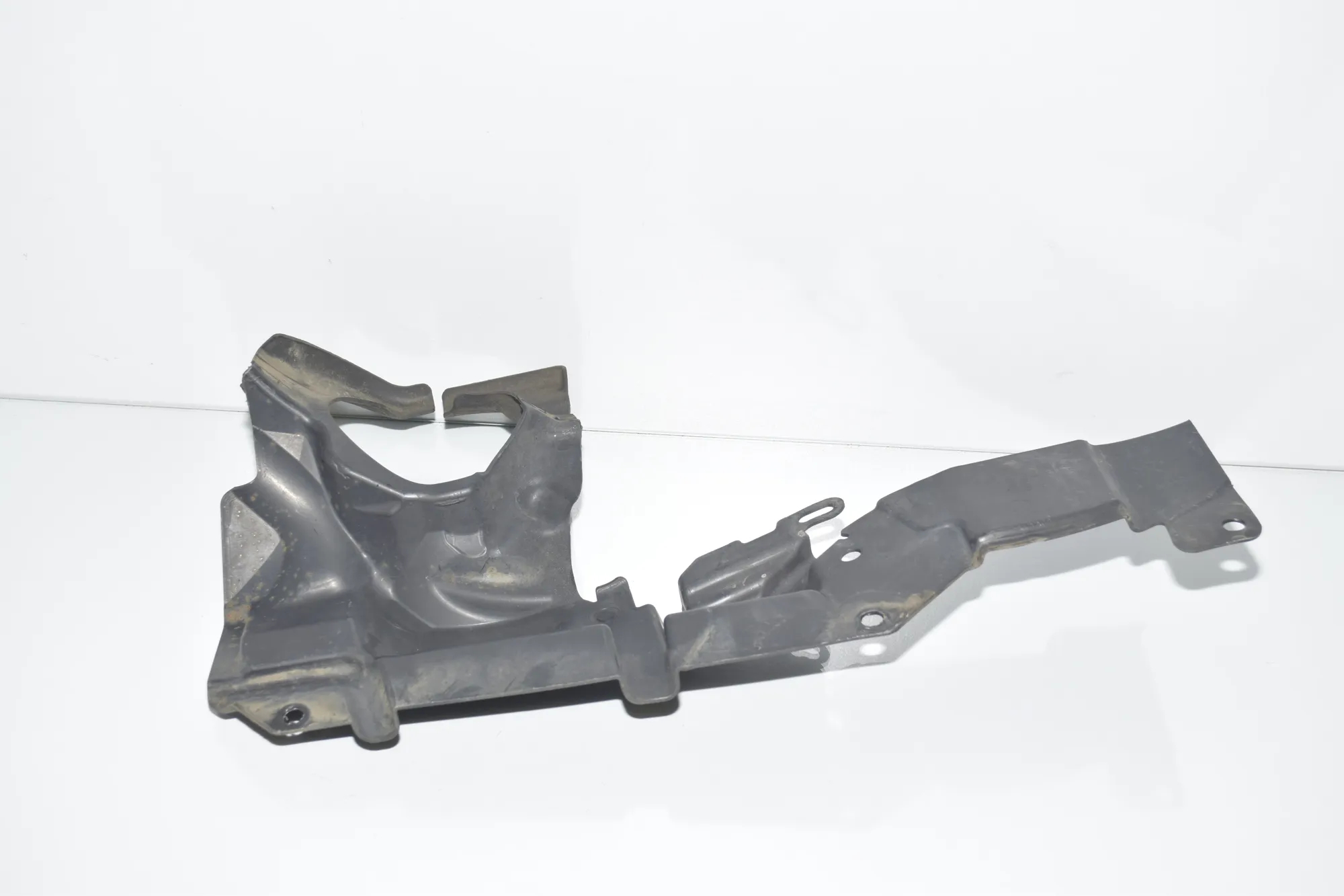 Control Arm Cover – OEM 7131711 · BMW 3 (E90) 325 d 2010 – 4