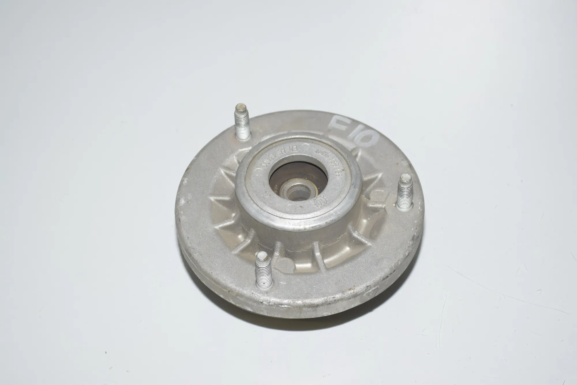 Rear Right Shock Absorber Bracket – OEM 33506775735 · BMW 5 (F10) BMW 5 (F10) 520 d 2010 – 2