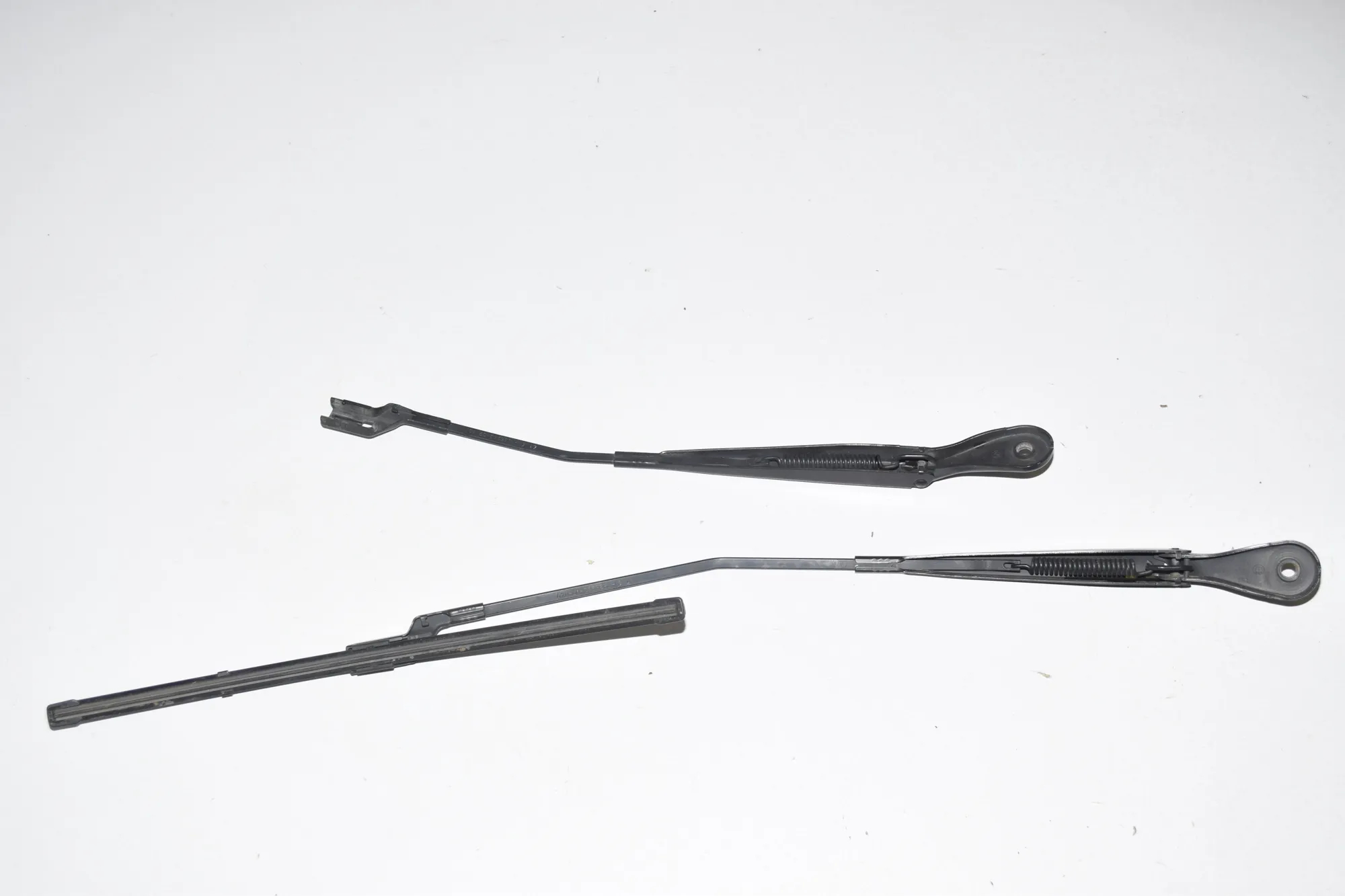 Front Wiper Arms – OEM 7335963 · BMW 2 Gran Tourer (F46) 218 d xDrive 2017 – 3