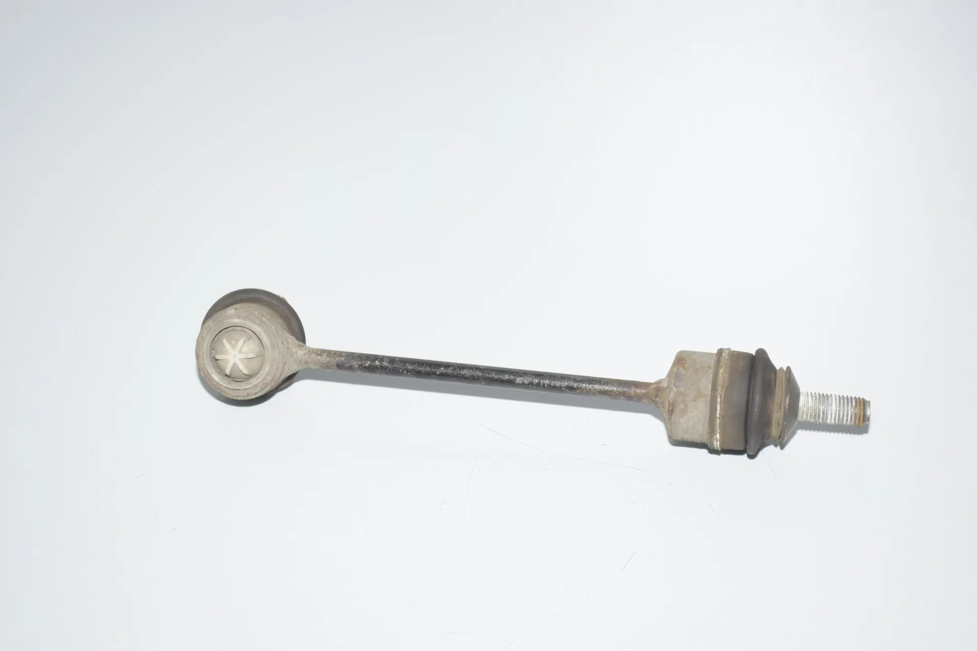 Rear Left Stabilizer Link – OEM 33506781539 · BMW 7 (E65, E66, E67) BMW 7 (E65, E66, E67) 745 d 2005 – 4